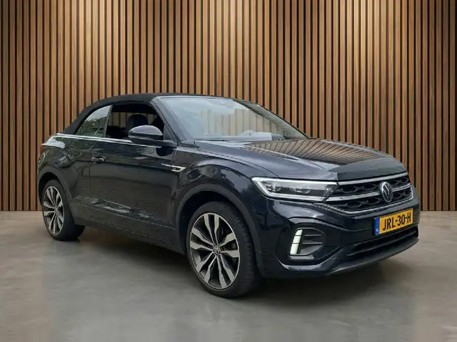 Volkswagen T-Roc view 3