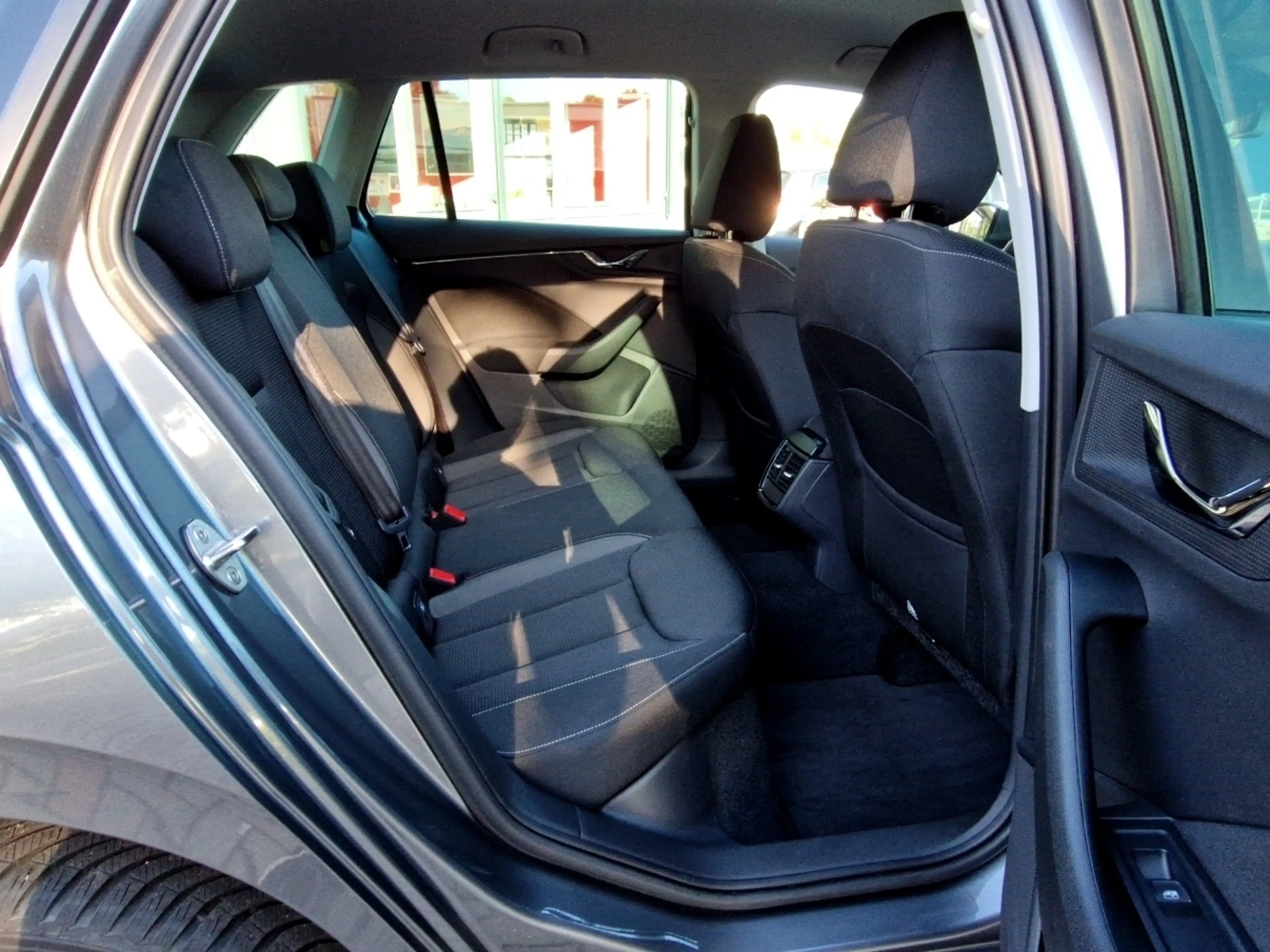 Skoda Kamiq 1.0 TSI Tour DSG LED Sitzhzg Klimaautomatik — photo 9