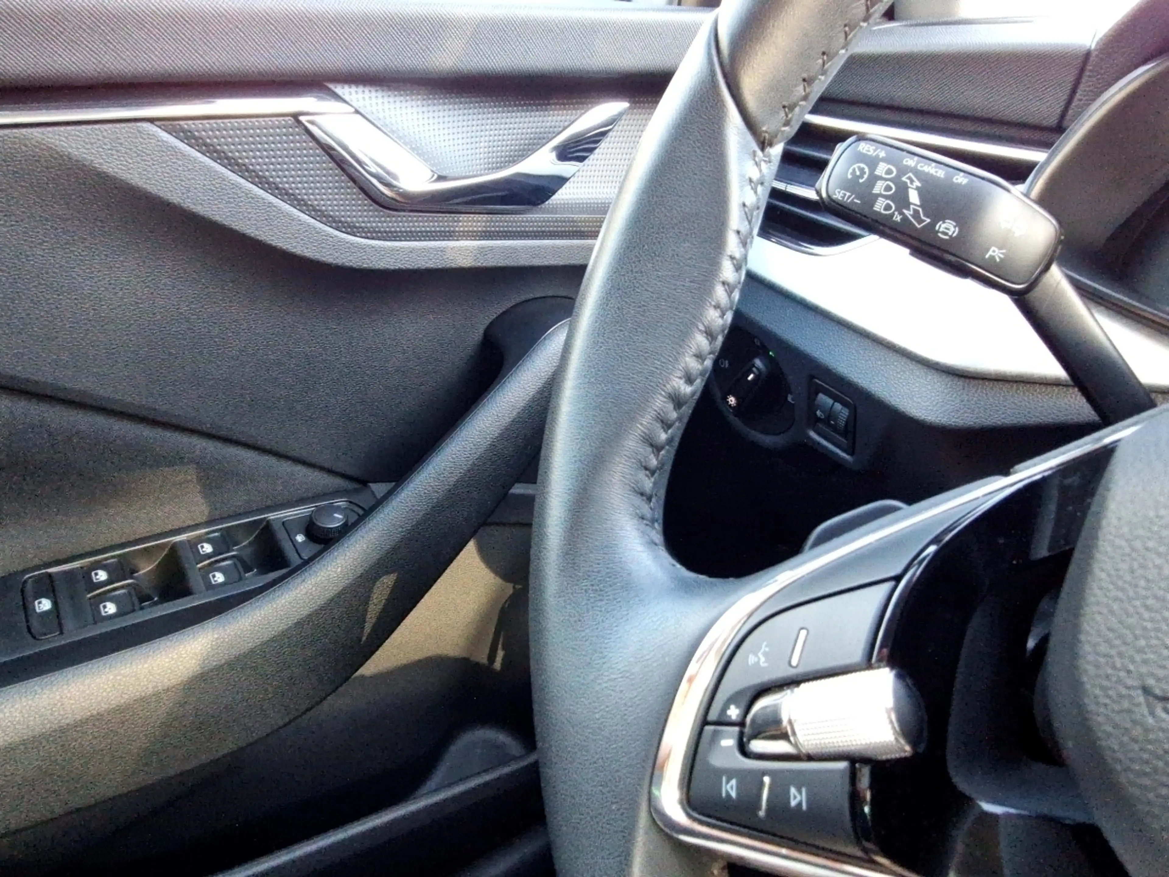 Skoda Kamiq 1.0 TSI Tour DSG LED Sitzhzg Klimaautomatik — photo 13