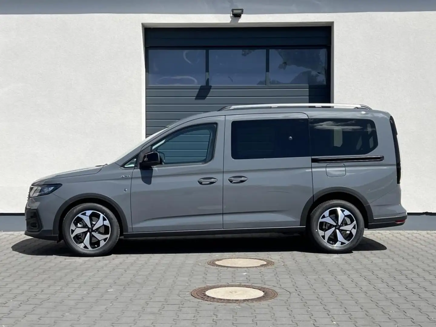 Ford Grand Tourneo Active 2,0 EcoBlue Automatik 90kW 5 Jahre 90 kW... - 1