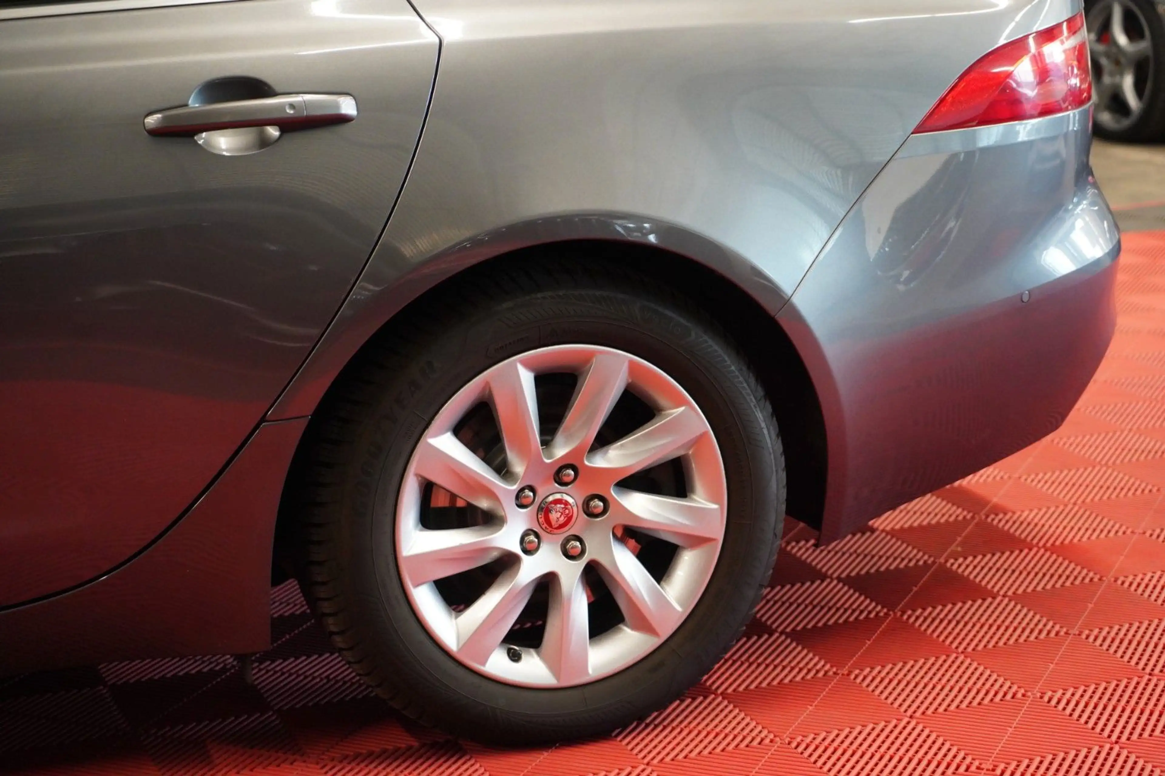 Jaguar XF 2.0d Aut. Lim. *Unfallfrei*Keyless-Go*Head-Up — photo 11
