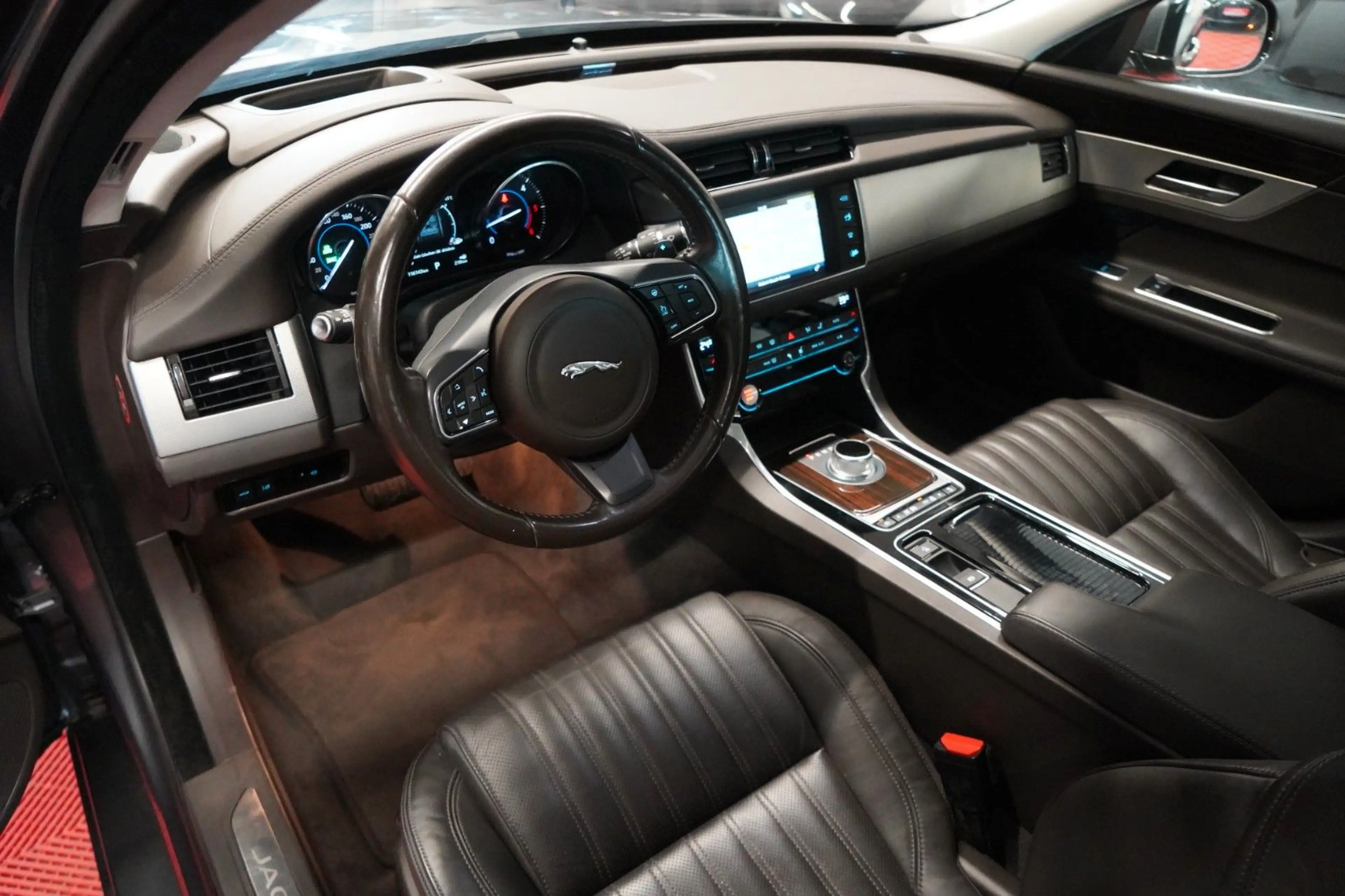 Jaguar XF 2.0d Aut. Lim. *Unfallfrei*Keyless-Go*Head-Up — photo 13