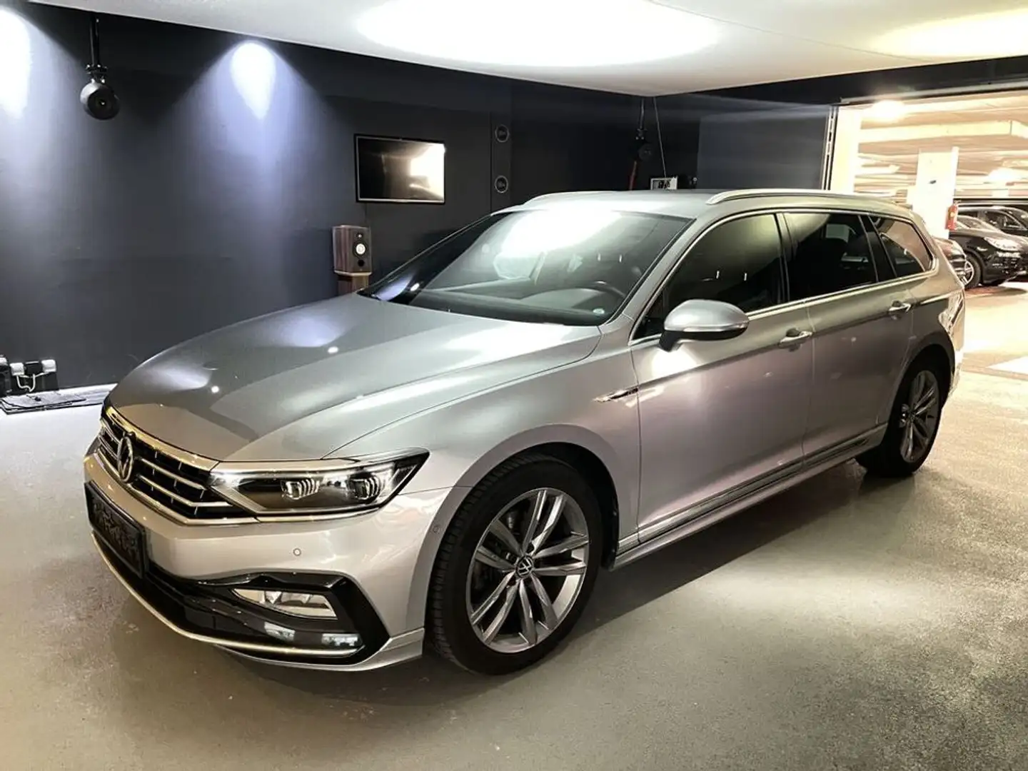 Volkswagen Passat Elegance Virtual*AHV*NAV*Spur*APP*ACC*Massa Argent - 1