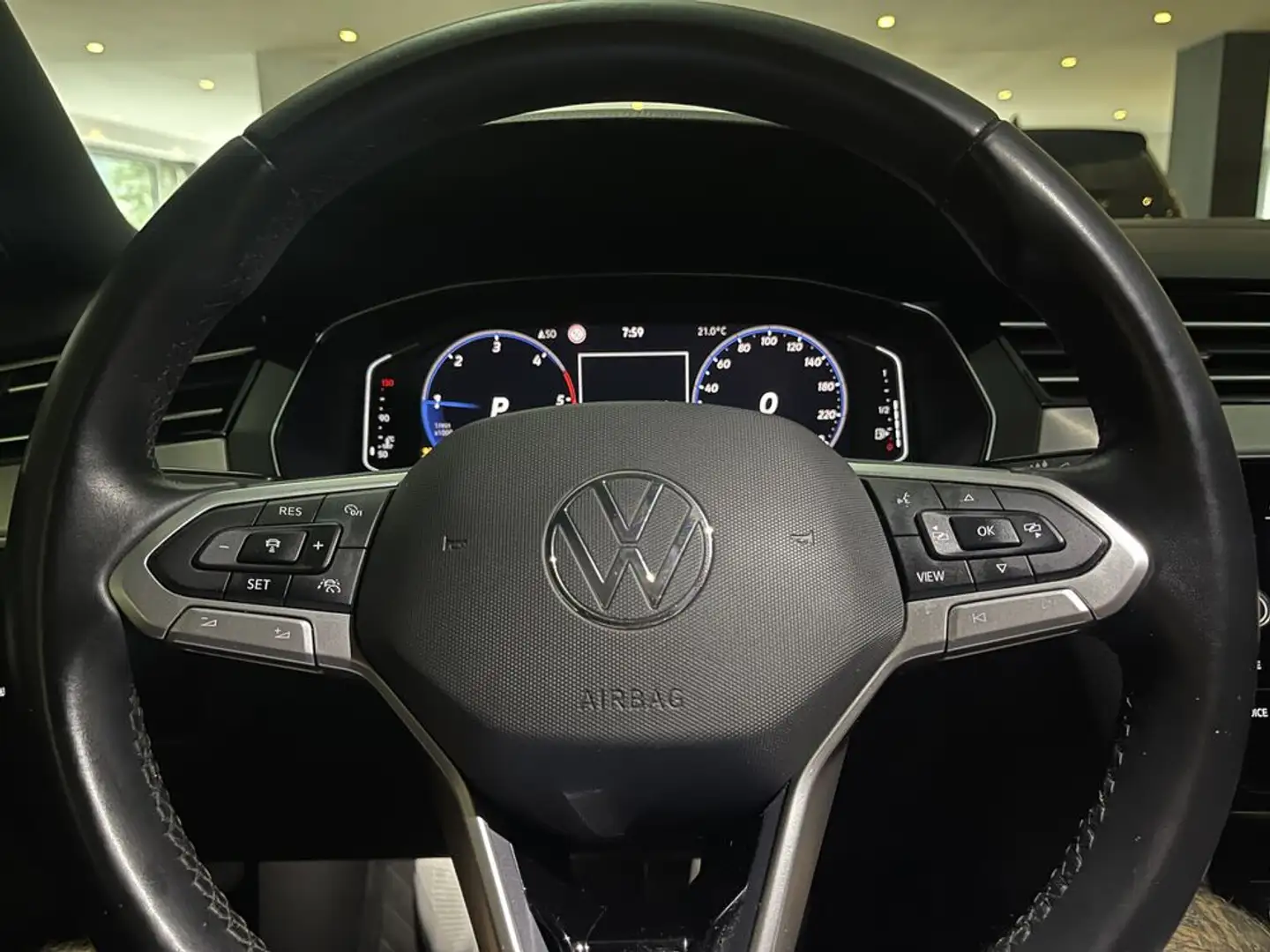 Volkswagen Passat Elegance Virtual*AHV*NAV*Spur*APP*ACC*Massa Argent - 2