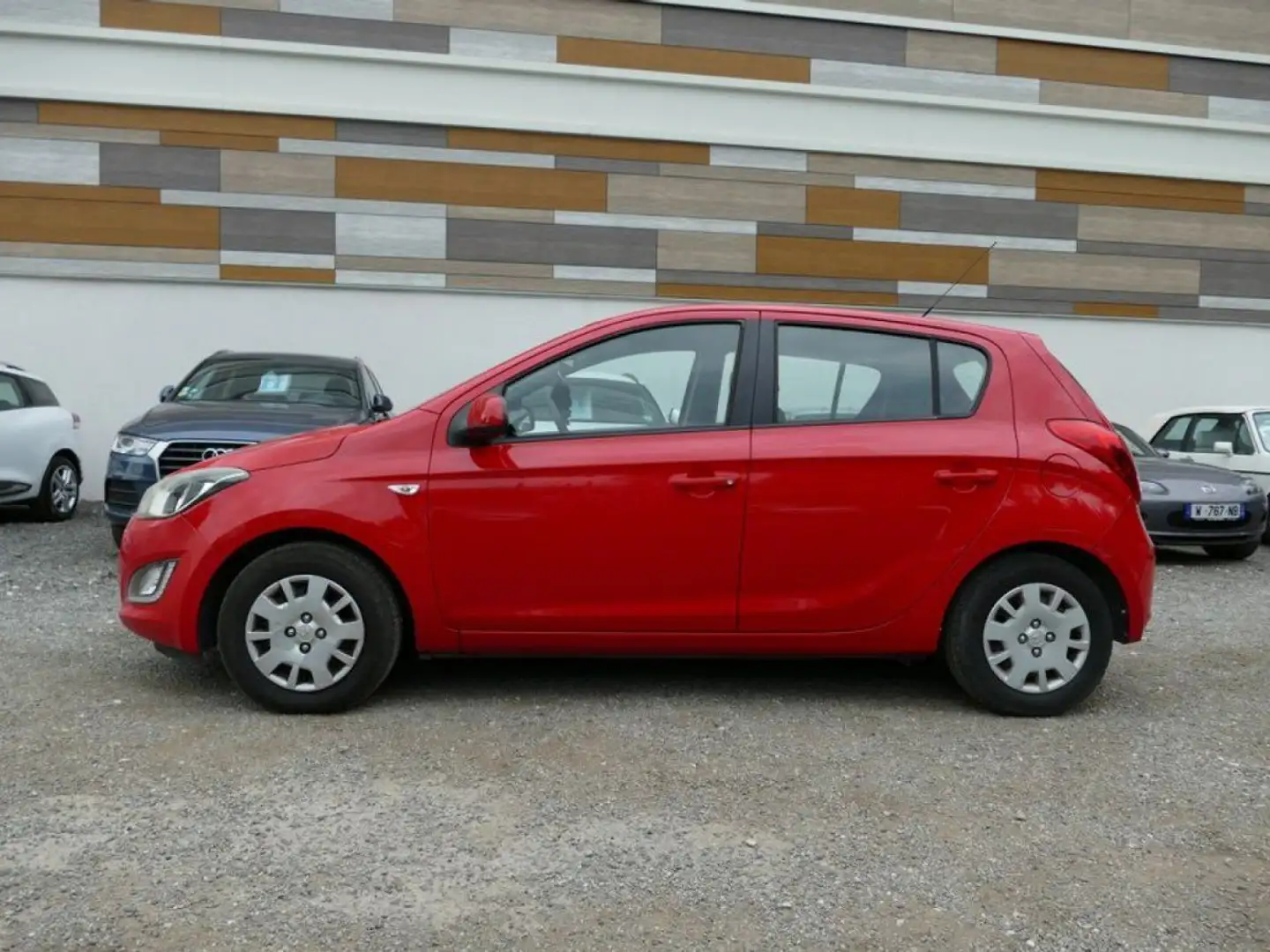 Hyundai i20 CRDI 75 Ch INVENTIVE BVM5 Rojo - 2