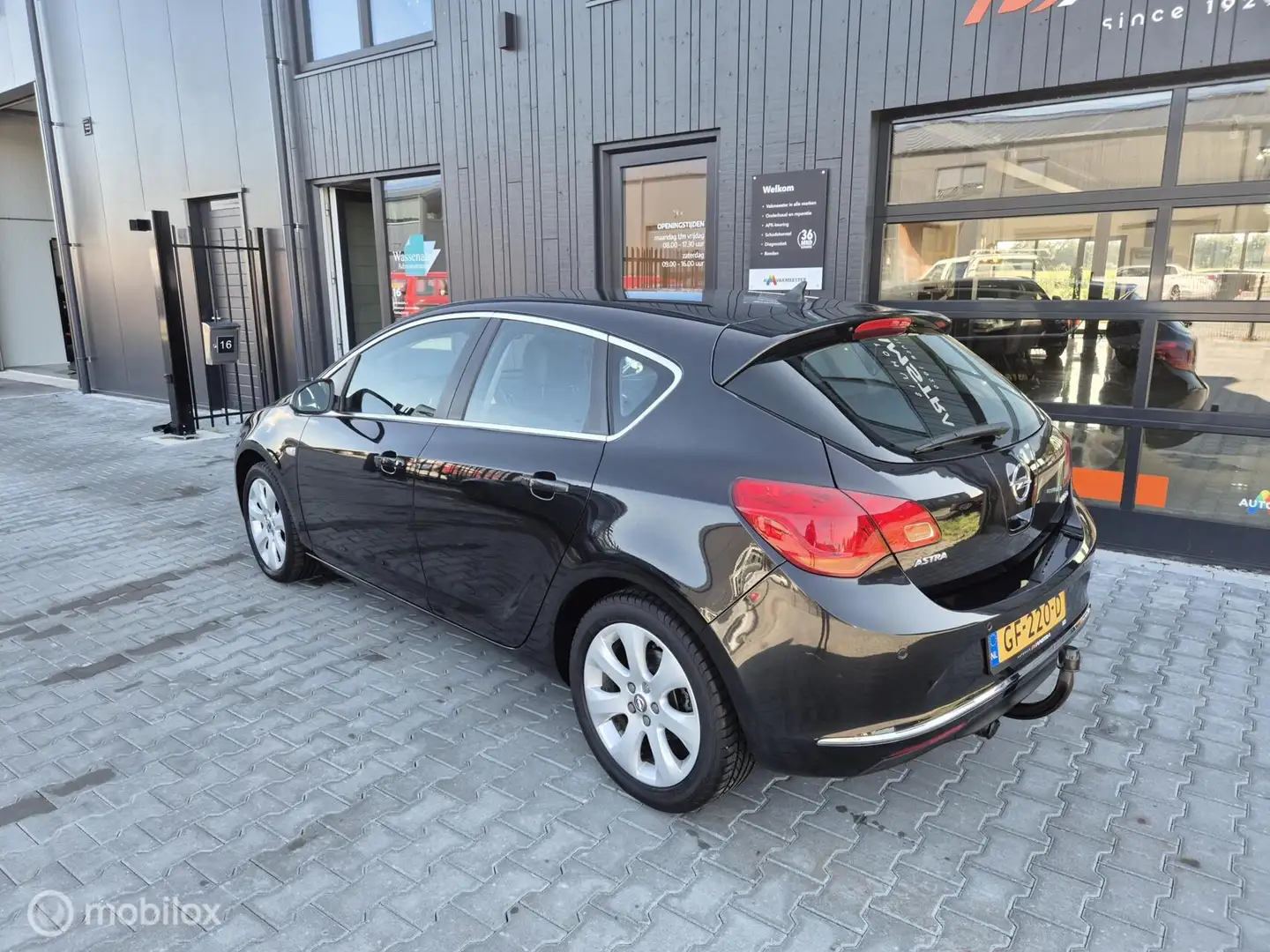 Opel Astra 1.4 Turbo Blitz 140PK|Airco|Cruise|Navi|Trekhaak| Noir - 2