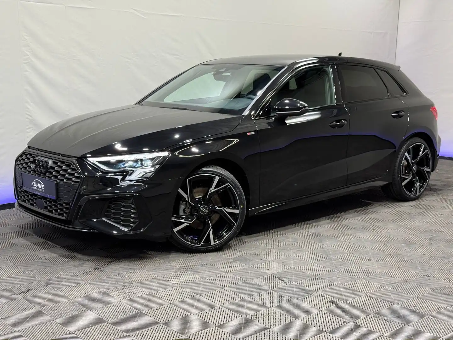 Audi A3 2x S-Line 1.5 TFSI | LED NAVI PANO Schwarz - 2