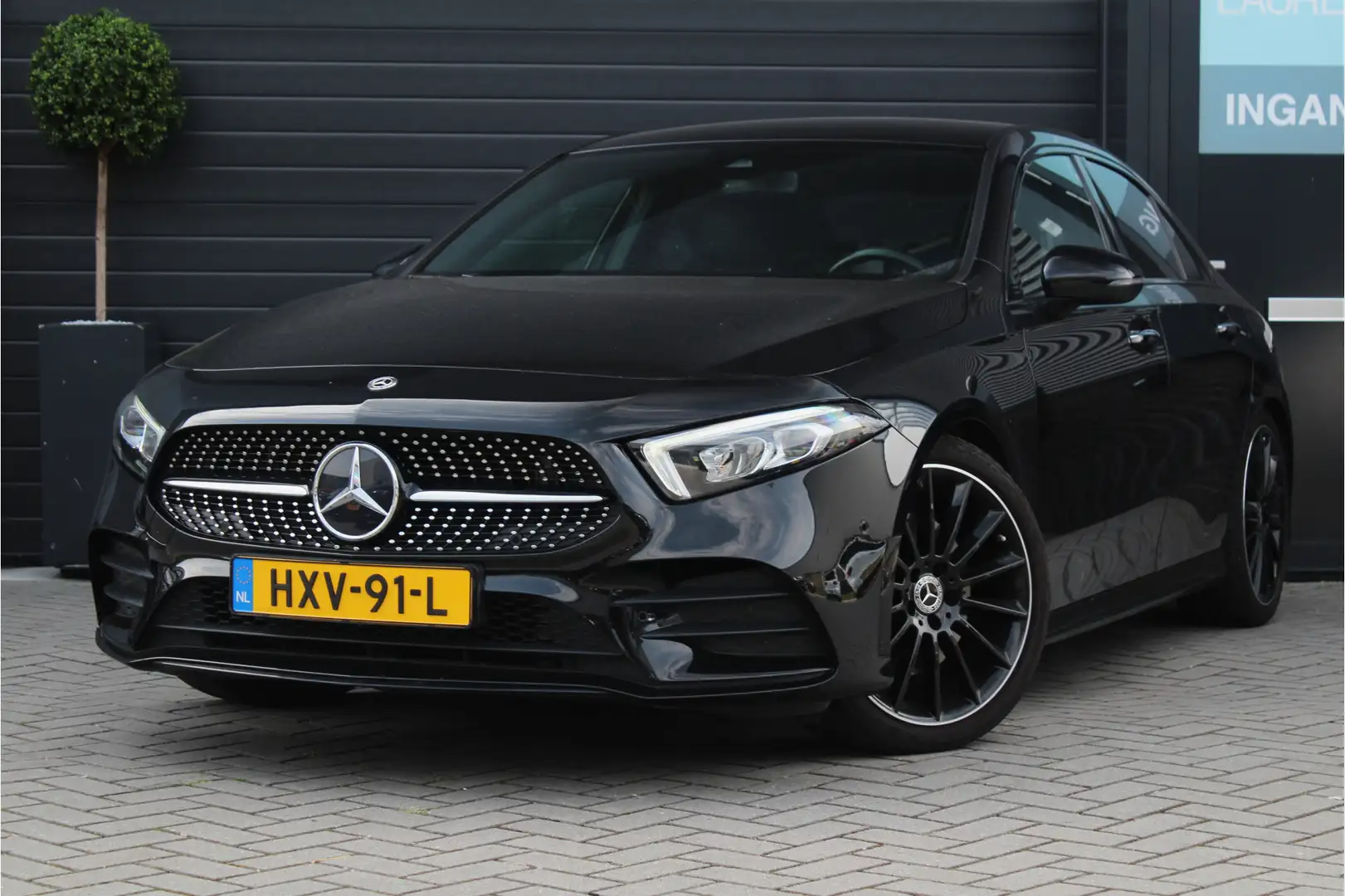 Mercedes-Benz A 220 4MATIC AMG | Leder | Sfeerverl. | Camera | Premium Nero - 1