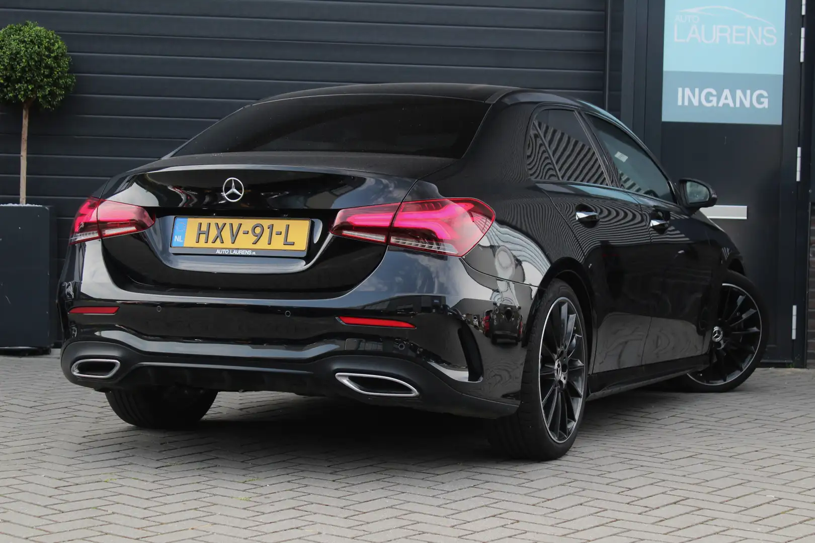 Mercedes-Benz A 220 4MATIC AMG | Leder | Sfeerverl. | Camera | Premium Nero - 2