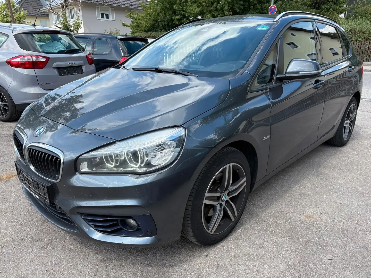 BMW 218 218d Sport Line *Automatik*Nav Grau - 2