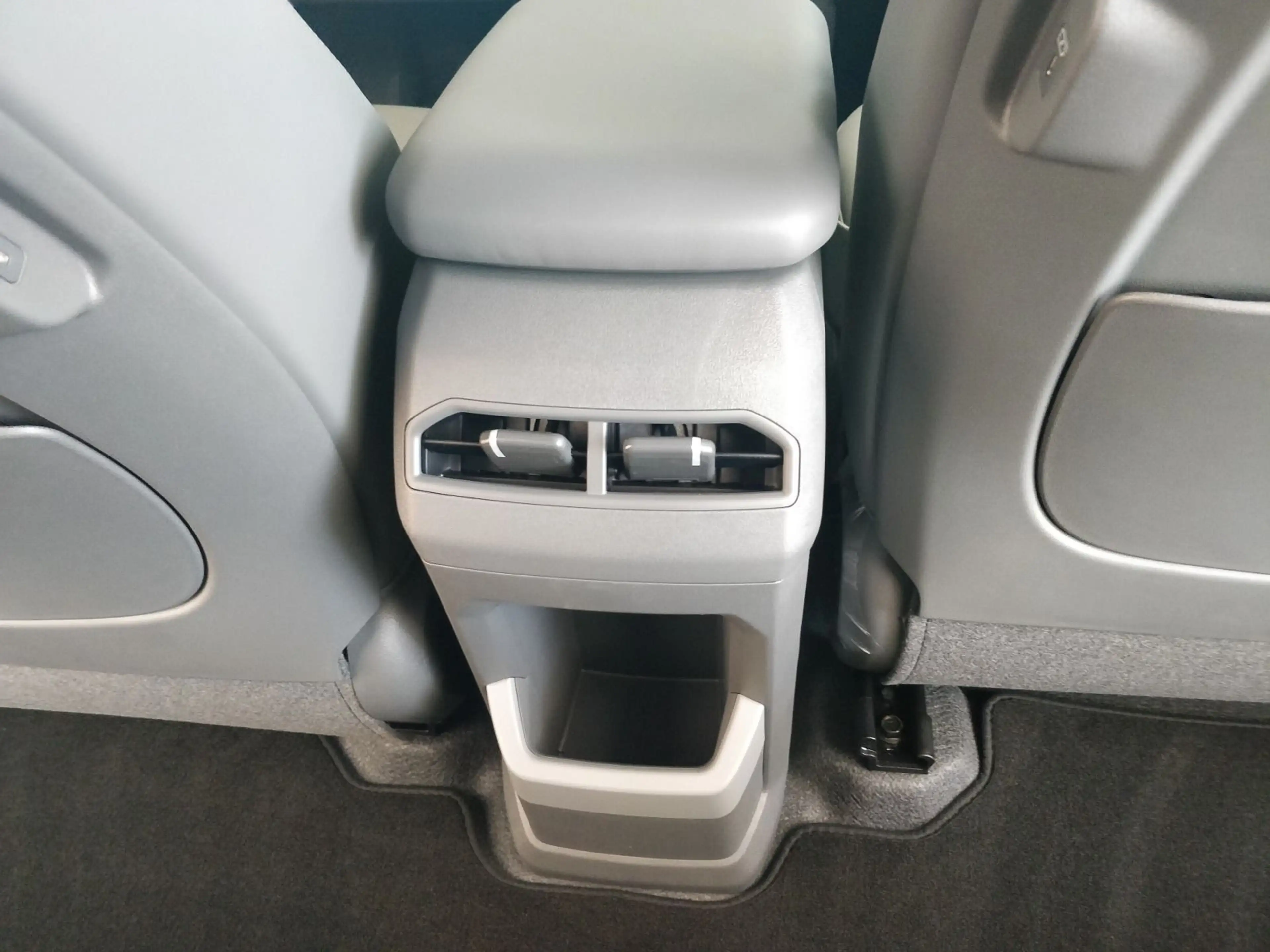 Kia EV3 81,4 Earth 204PS Sofort verfügbar WÄRME AHK — photo 11