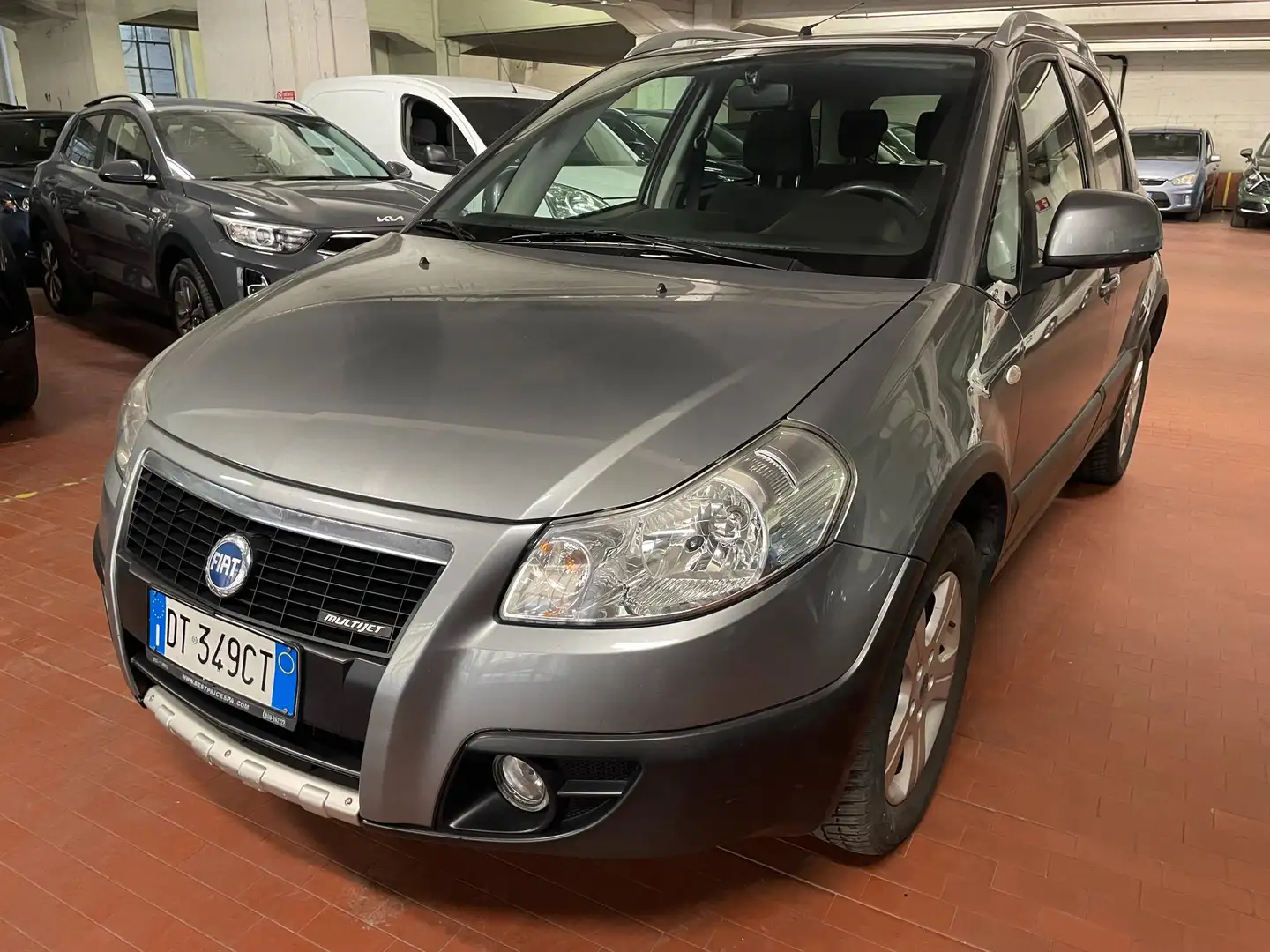 Fiat Sedici 1.9 mjt Dynamic 4x4 120cv Grijs - 1