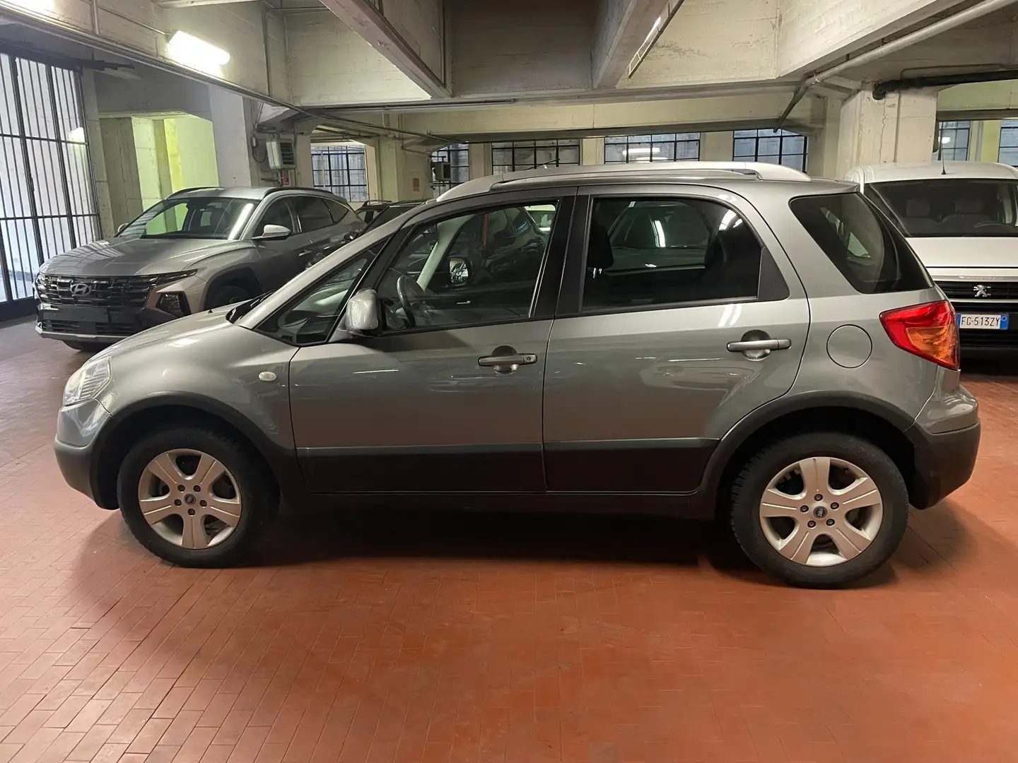 Fiat Sedici 1.9 mjt Dynamic 4x4 120cv Grijs - 2