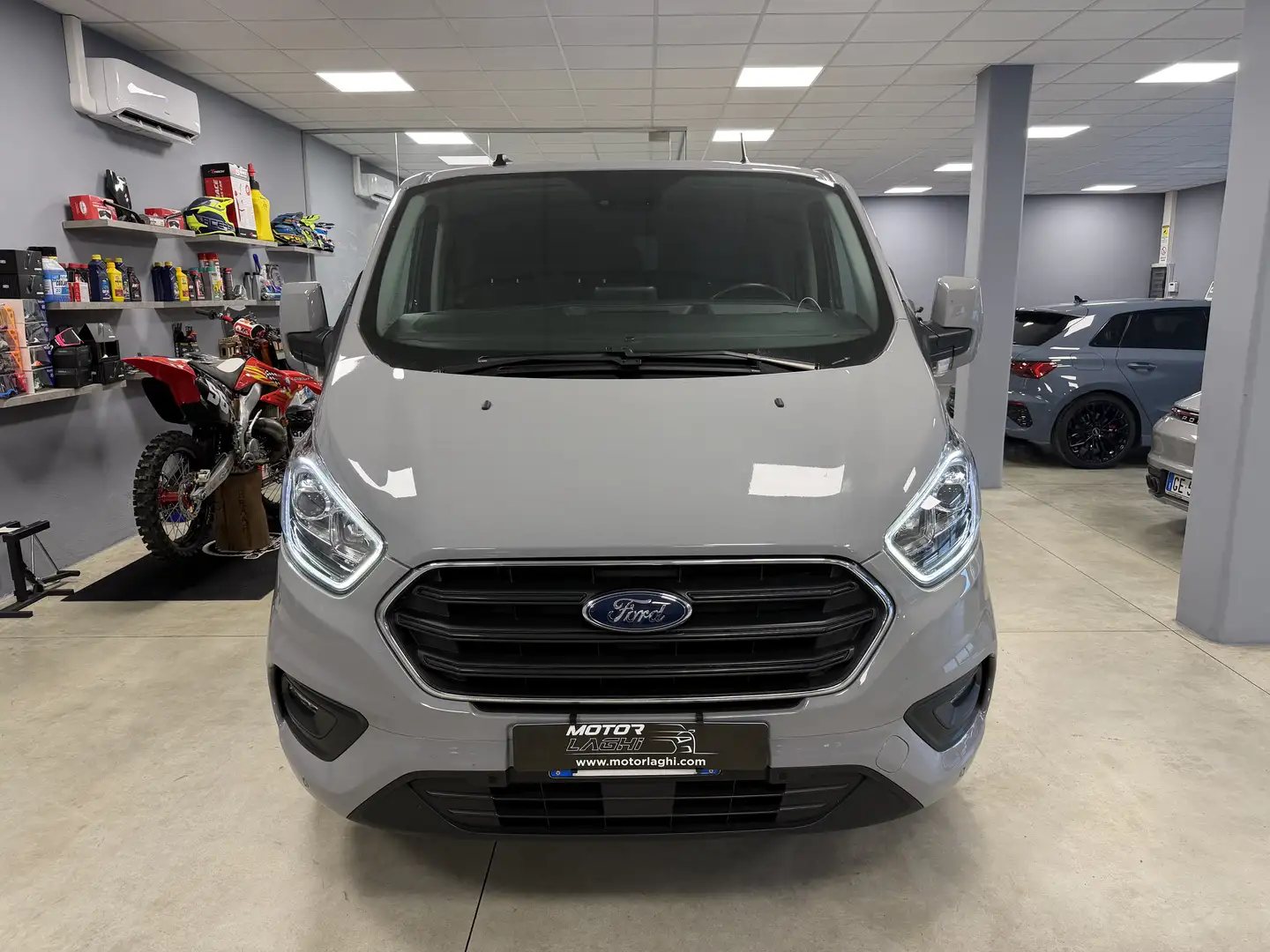 Ford Transit Custom 6 POSTI Grau - 2
