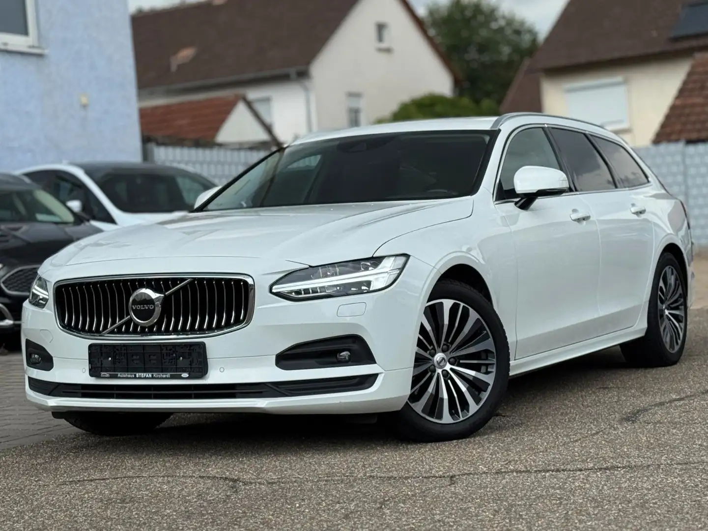 Volvo V90 B4 D Geartronic MomentumPro ACC|LED|PANO|AHK Alb - 1