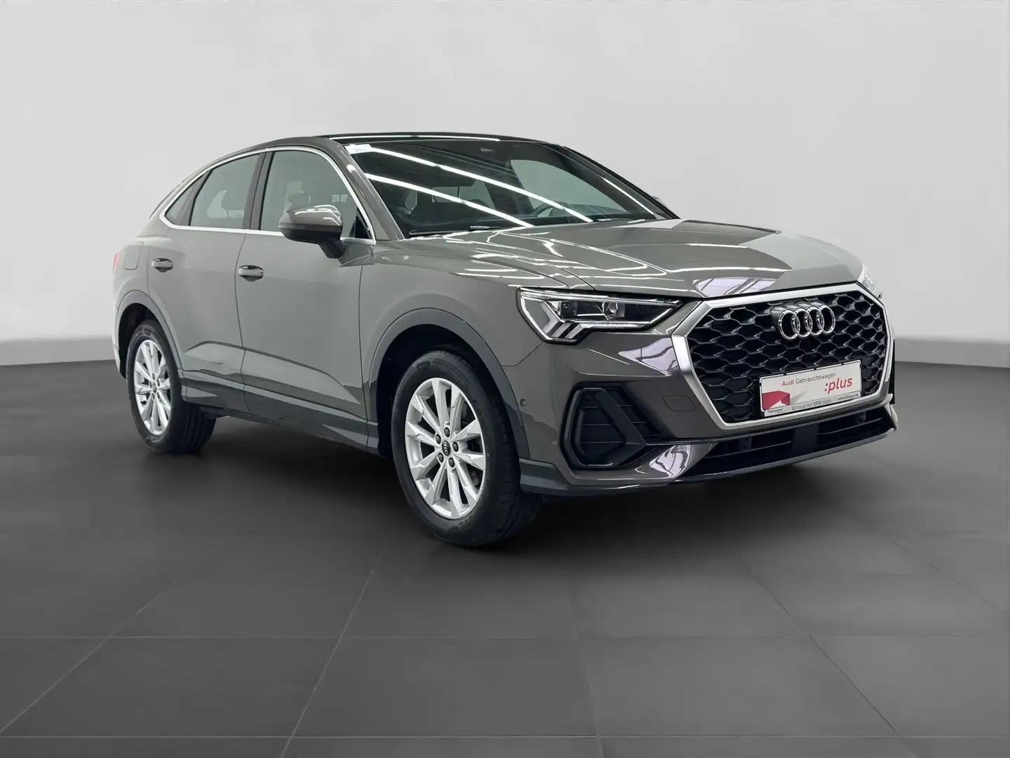 Audi Q3 35 TFSI S LINE Grau - 2