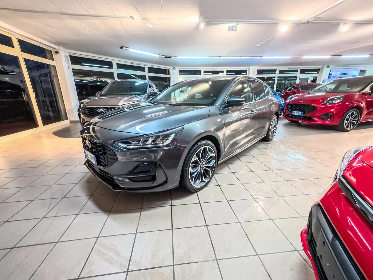 Ford Focus Focus V 2022 1.0 ecoboost h ST-Line Design 125cv Grigio - 1