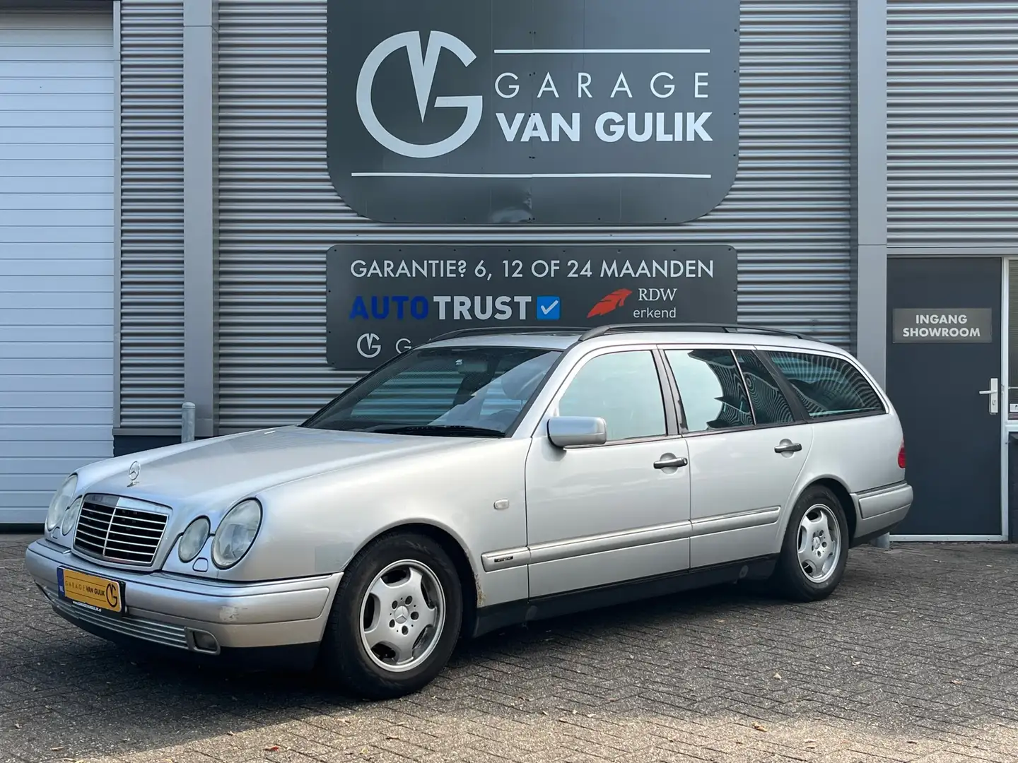 Mercedes-Benz E 200 Combi Classic 136PK Automaat Airco,Trekhaak,Onderh Grau - 1