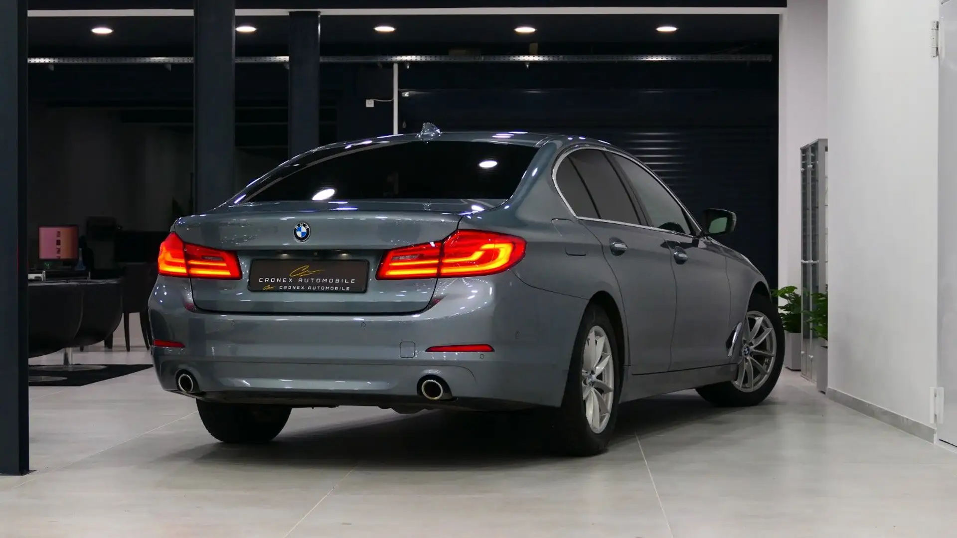 BMW 520 d Limousine*HuD*DA*PA*LED*DAB*RFK*LMR*Ambient Azul - 2