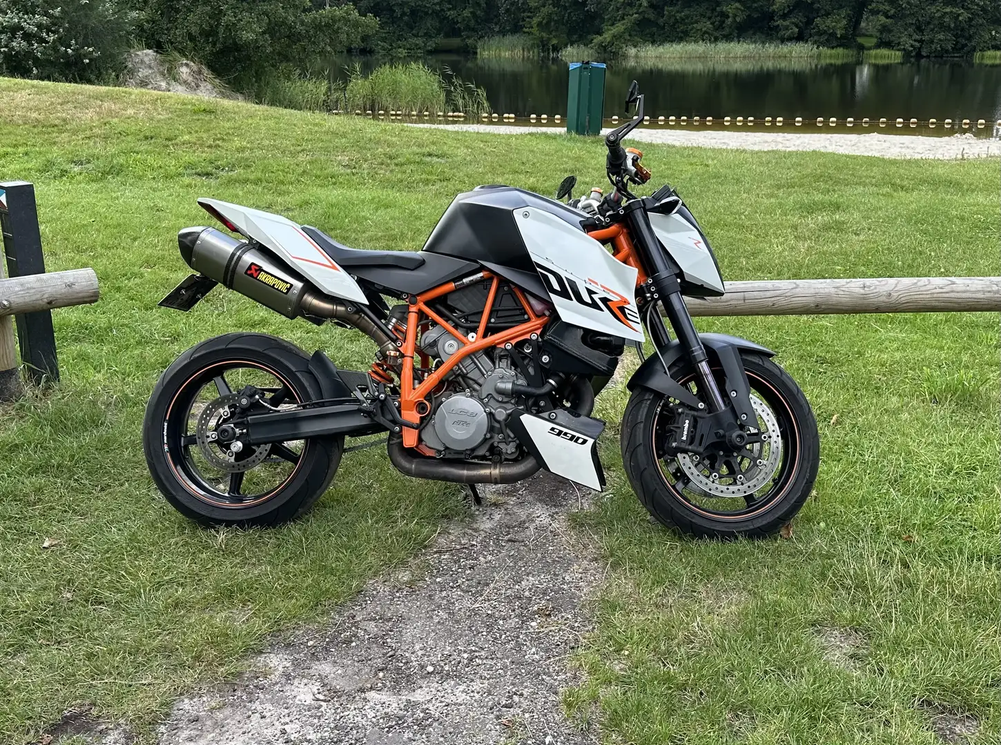 KTM 990 Super Duke R Wit - 1