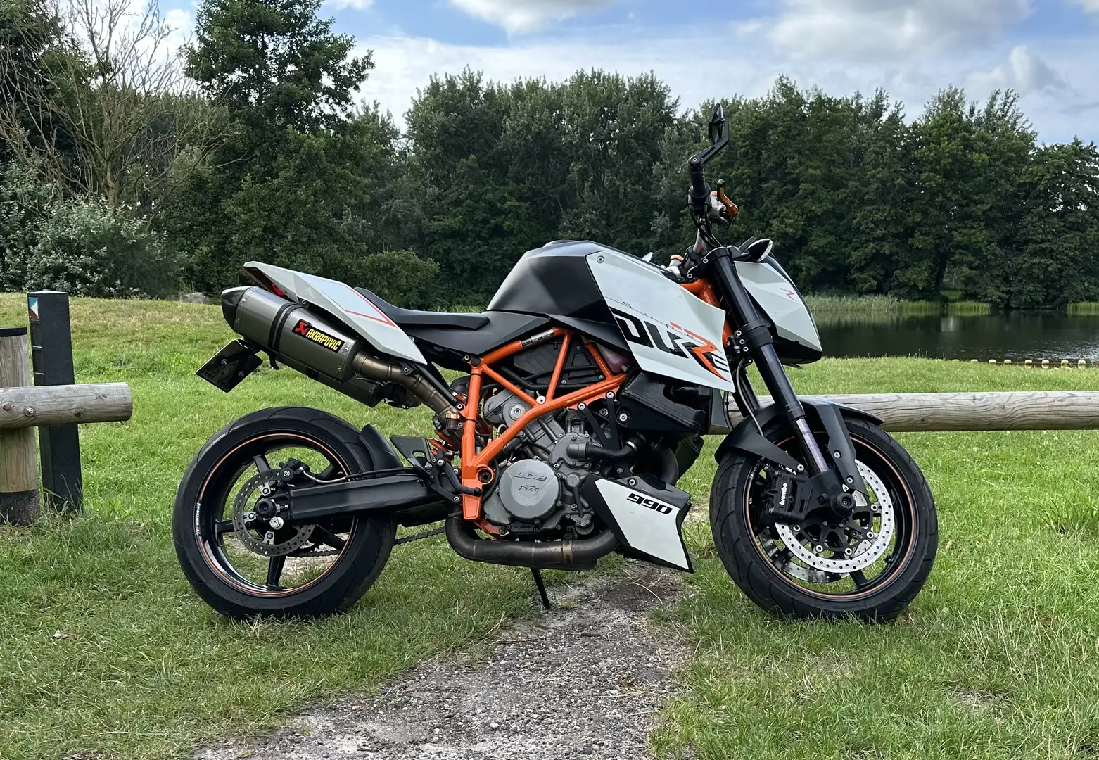 KTM 990 Super Duke R Wit - 2