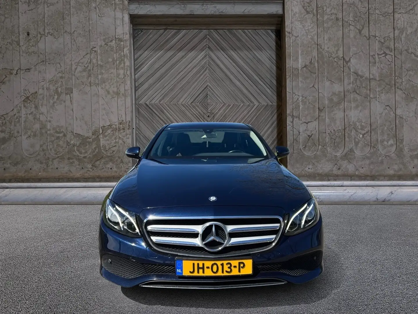 Mercedes-Benz E 220 d Premium Edition Blauw - 2