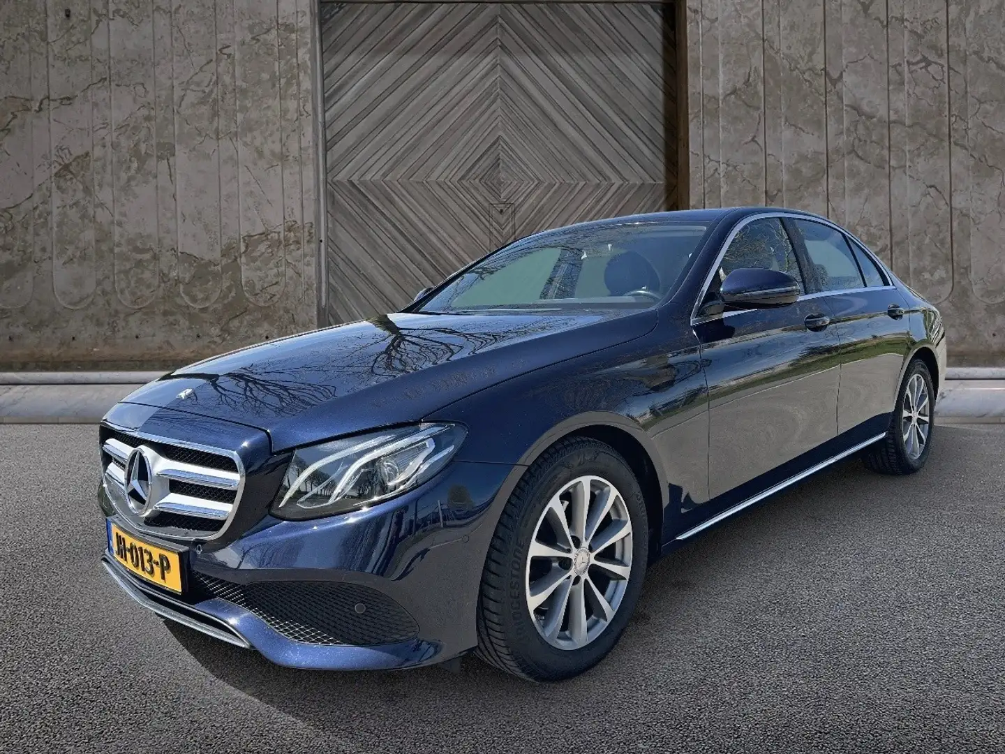 Mercedes-Benz E 220 d Premium Edition Blauw - 1