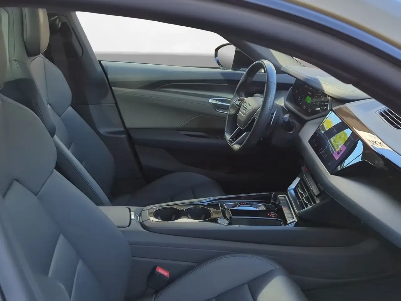 Audi e-tron GT Pano Matrix 11