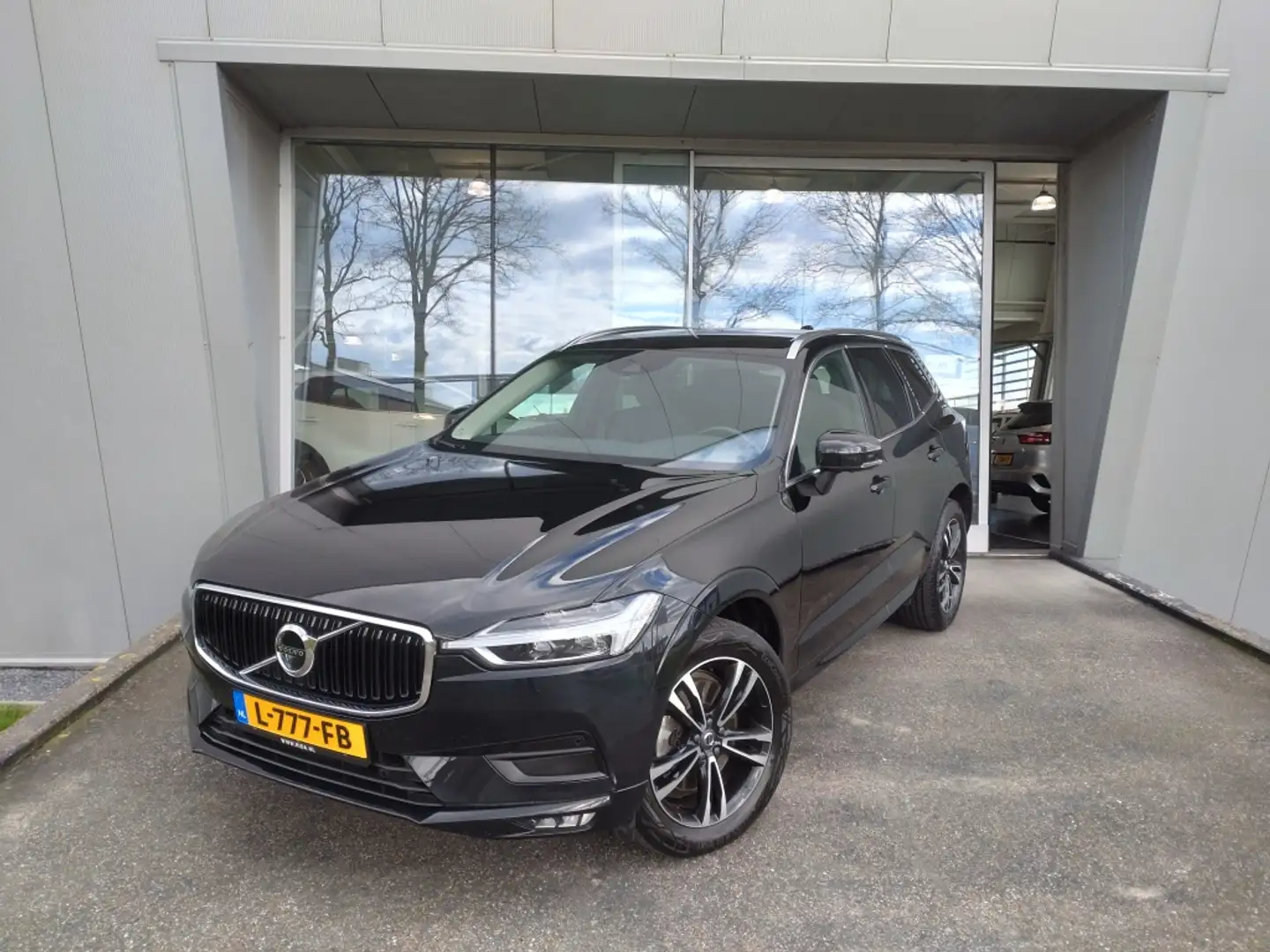 Volvo XC60 2.0 B4 Business Pro | AUTOMAAT Noir - 2