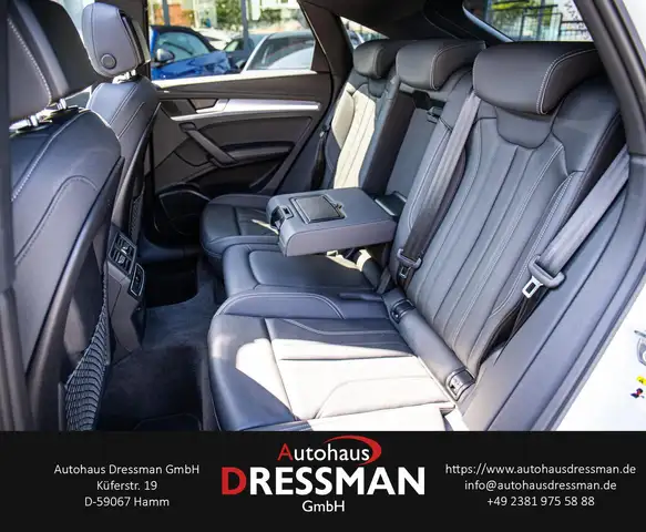Audi Q5 view 12