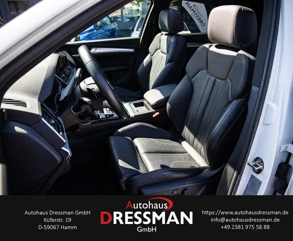 Audi Q5 view 11
