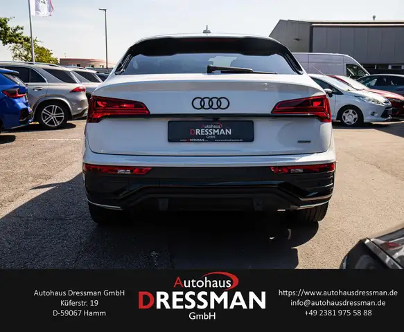 Audi Q5 view 4