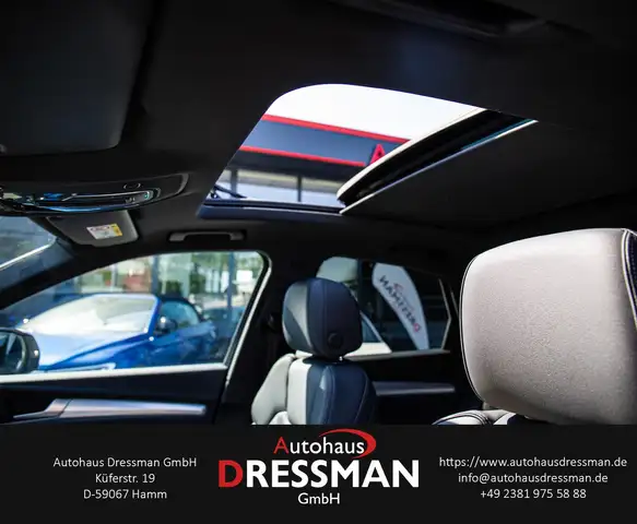 Audi Q5 view 10