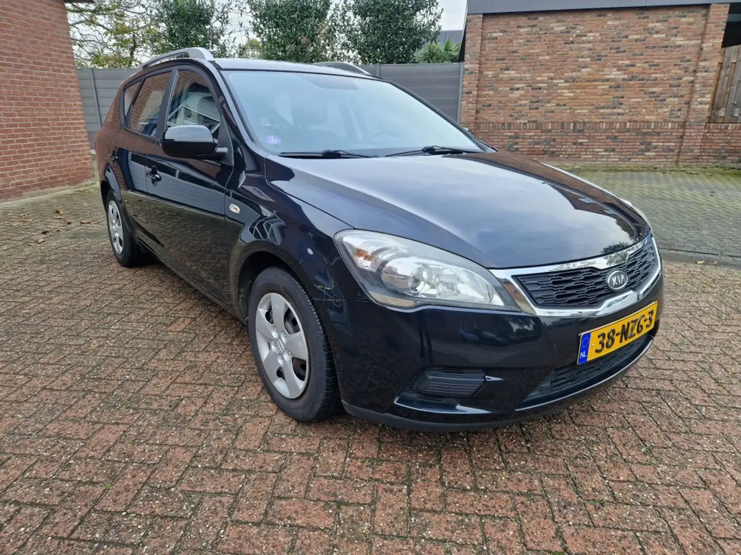 Kia Ceed / cee'd Wagon 1.4 CVVT X-tra NL-auto Airco Zwart - 2