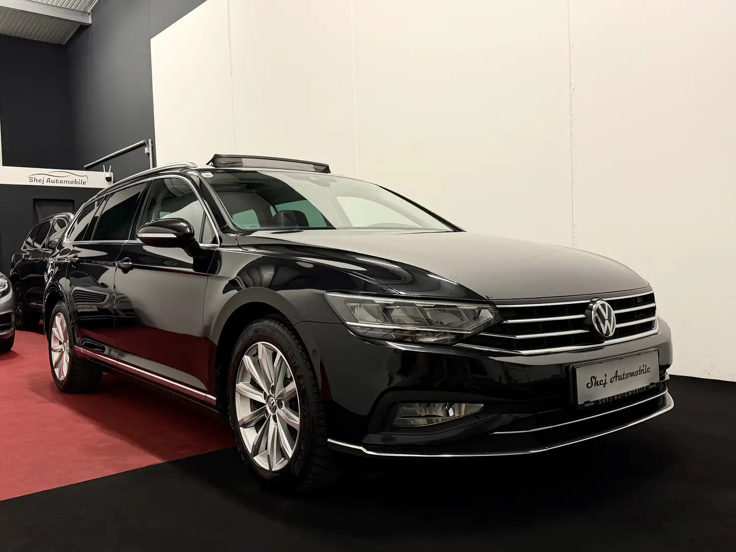 Volkswagen Passat Variant Elegance*Panorama*AHK*Virtual*Totwinkel* Schwarz - 2