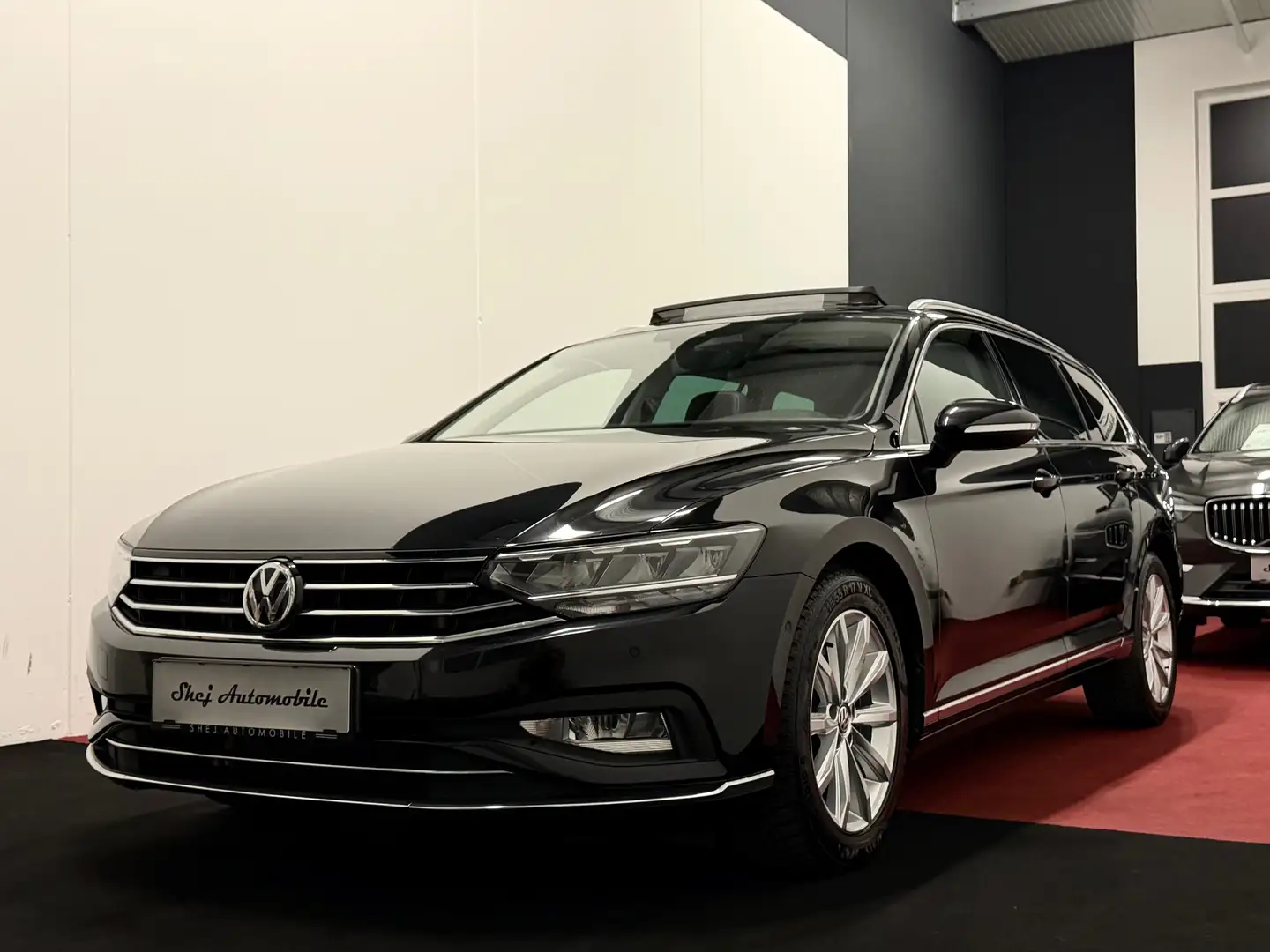 Volkswagen Passat Variant Elegance*Panorama*AHK*Virtual*Totwinkel* Schwarz - 1