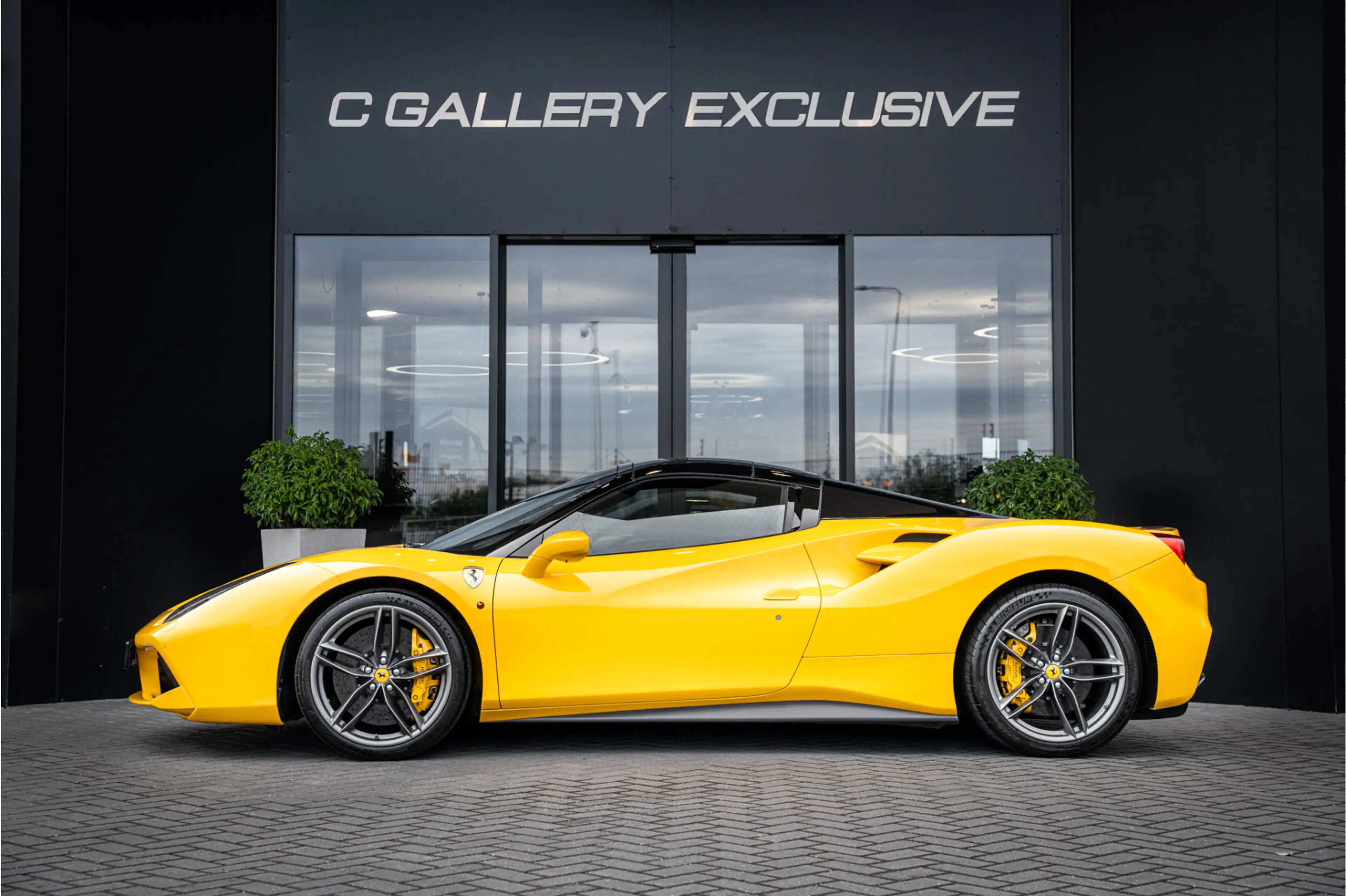 Ferrari 488 3.9 Spider HELE - Giallo Modena | Racing Seats | C — photo 5