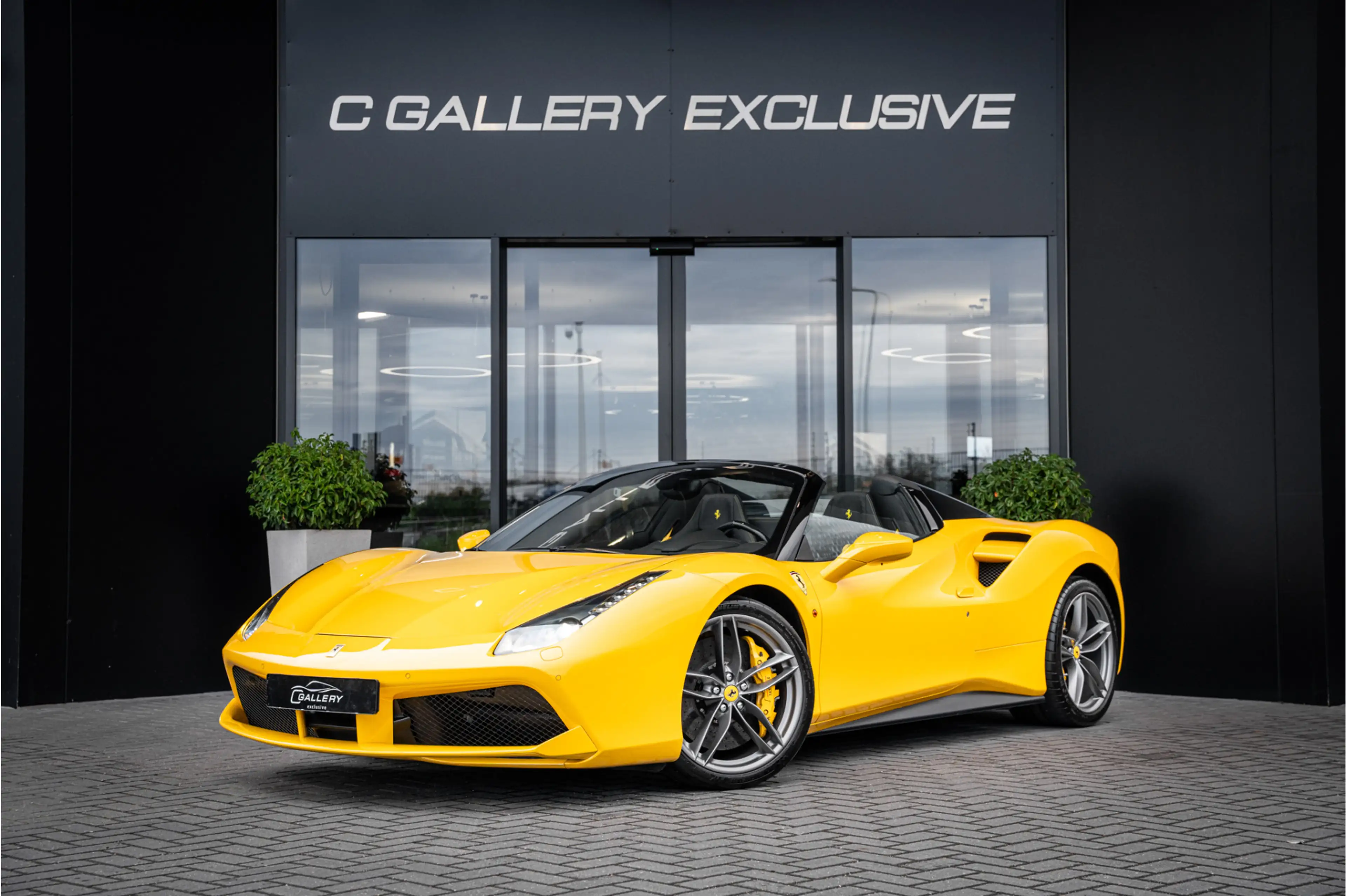 Ferrari 488 3.9 Spider HELE - Giallo Modena | Racing Seats | C — photo 3