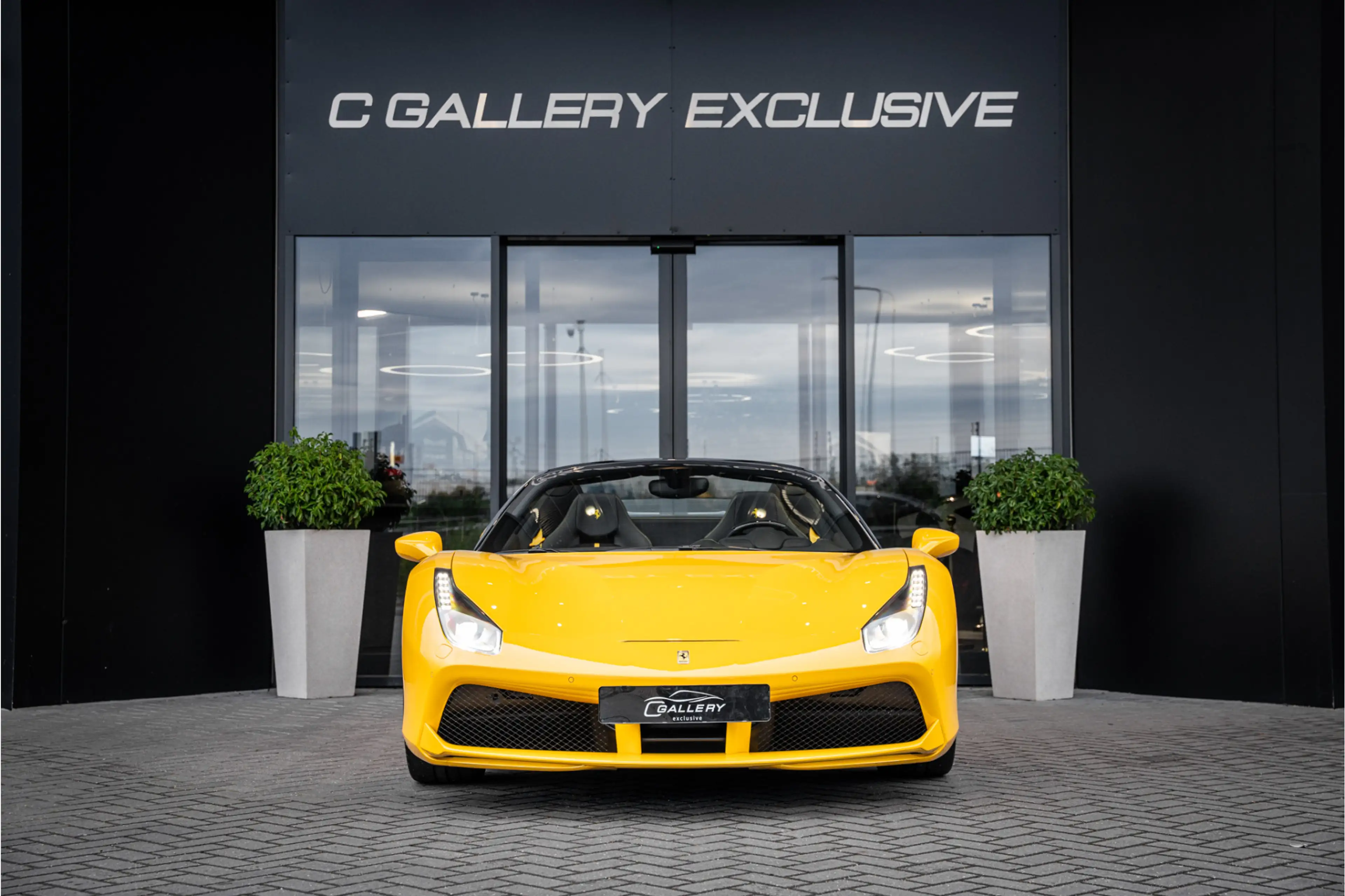 Ferrari 488 3.9 Spider HELE - Giallo Modena | Racing Seats | C — photo 2