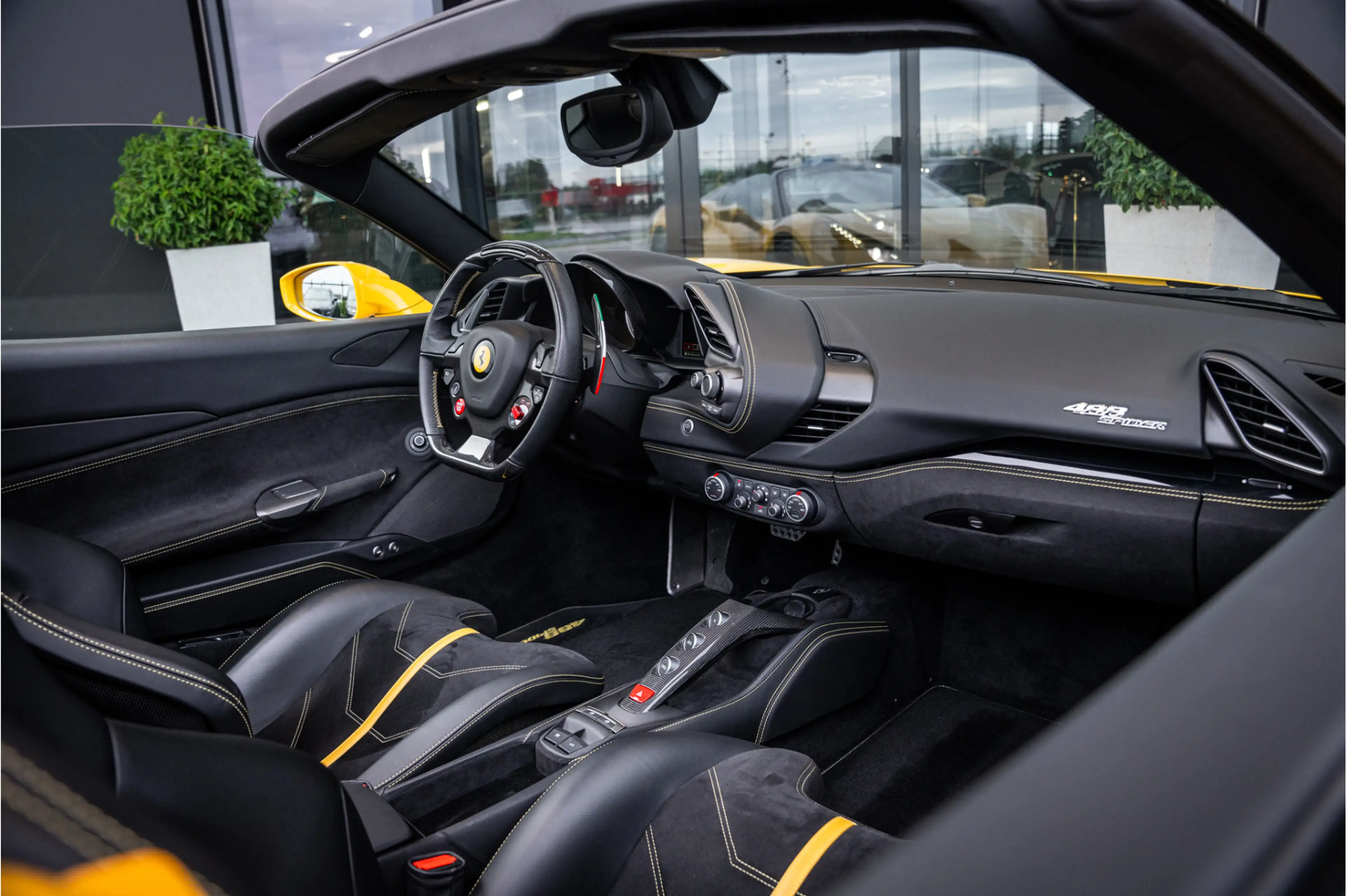 Ferrari 488 3.9 Spider HELE - Giallo Modena | Racing Seats | C — photo 11