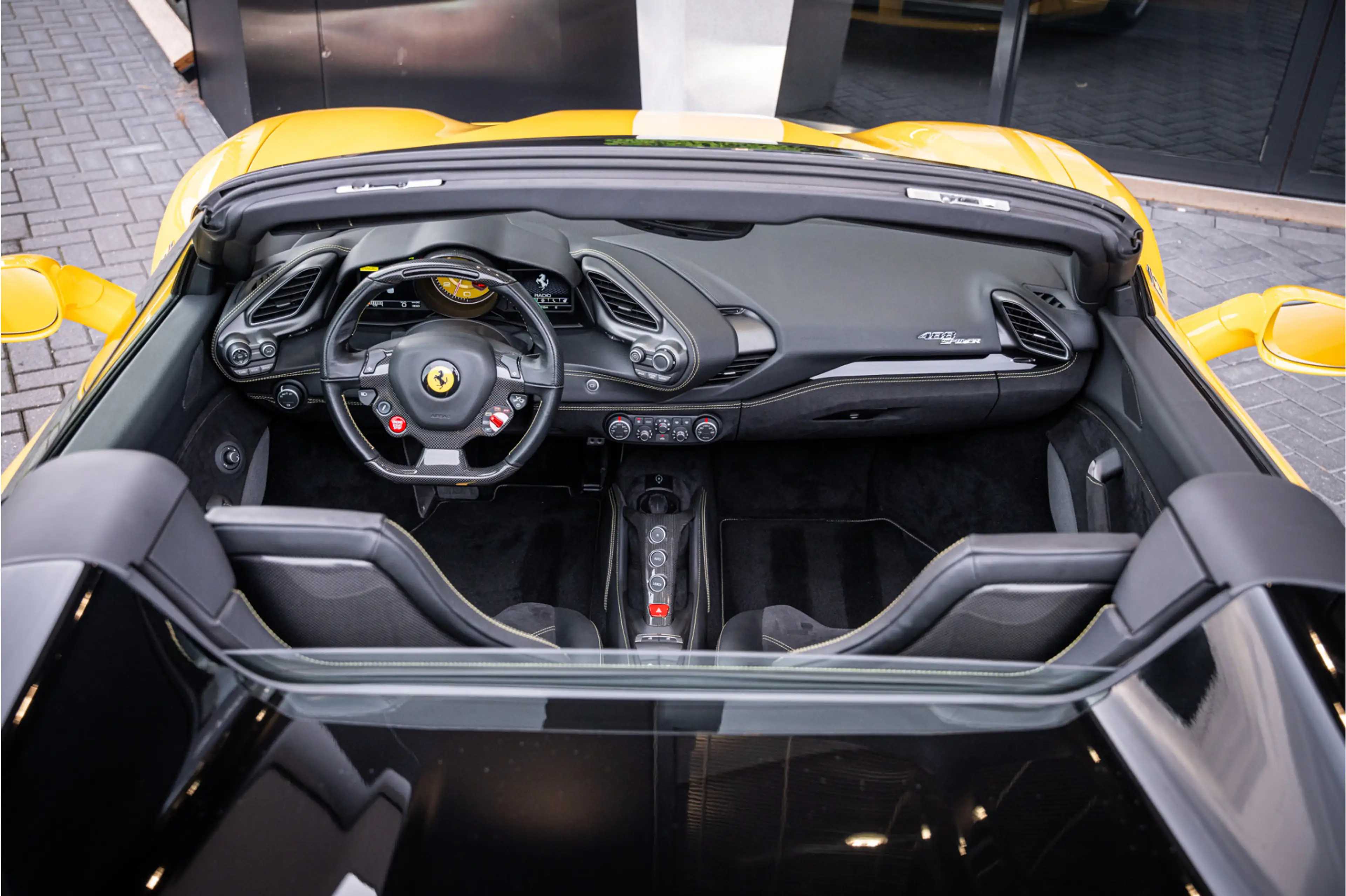 Ferrari 488 3.9 Spider HELE - Giallo Modena | Racing Seats | C — photo 10