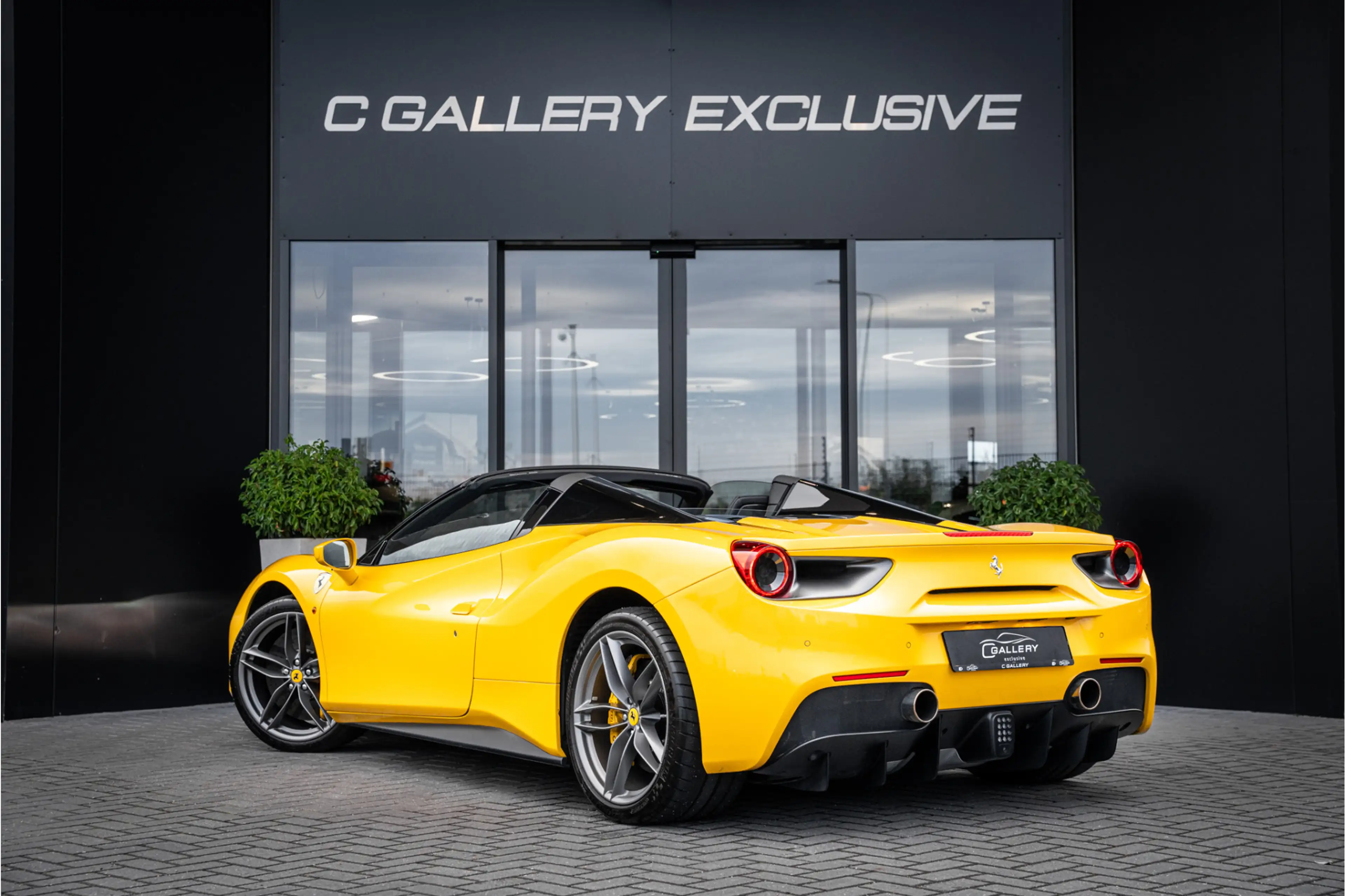 Ferrari 488 3.9 Spider HELE - Giallo Modena | Racing Seats | C — photo 6
