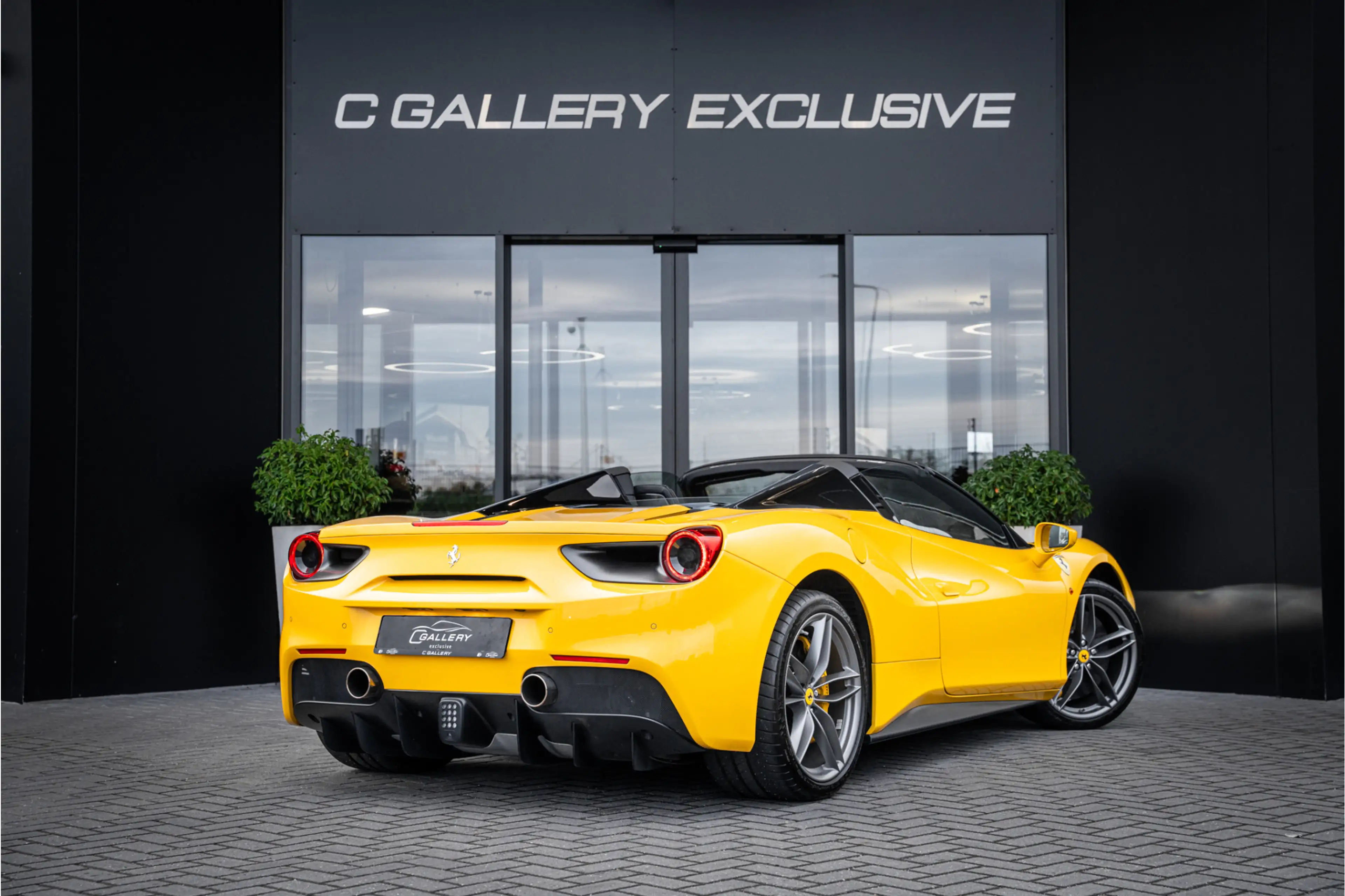 Ferrari 488 3.9 Spider HELE - Giallo Modena | Racing Seats | C — photo 8