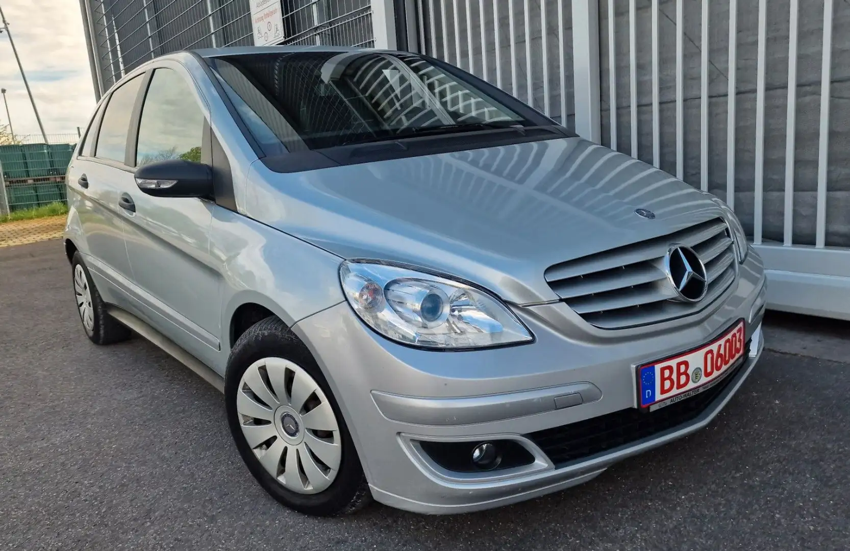 Mercedes-Benz B 180 /GARANTIE/TÜV NEU/KLIMA/ANHÄNGERKUPPLUNG Silber - 1