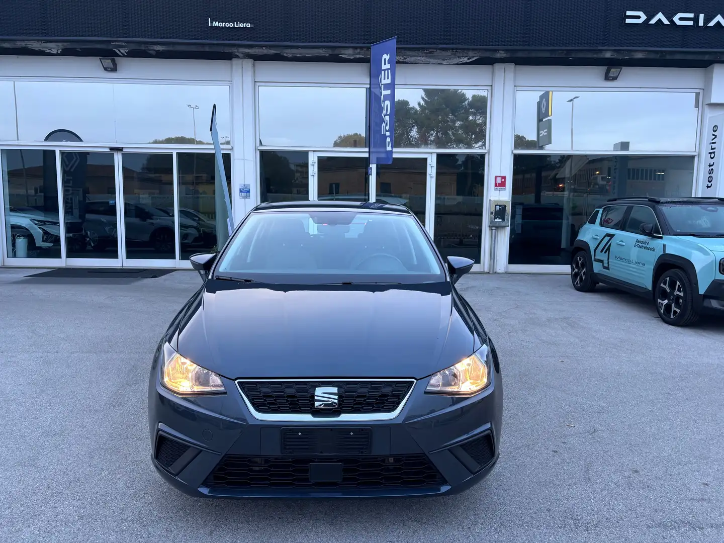 SEAT Ibiza Ibiza 1.0 tgi Style 90cv Metano Gris - 2