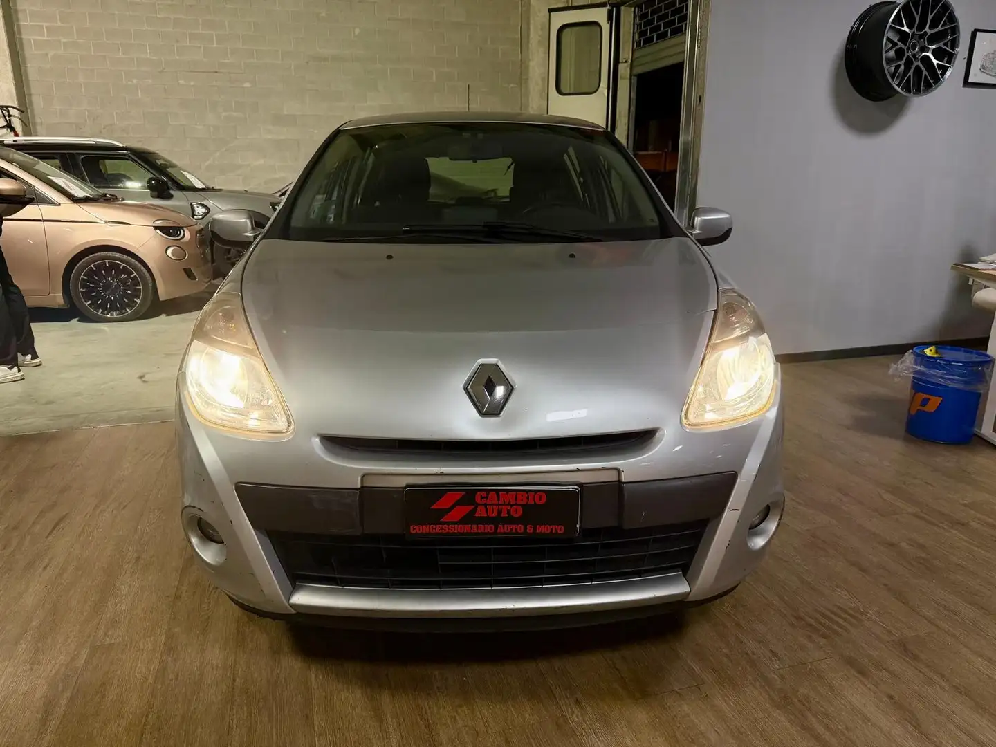Renault Clio NEOPATENTATI 5p 1.2 16v Luxe Grau - 2