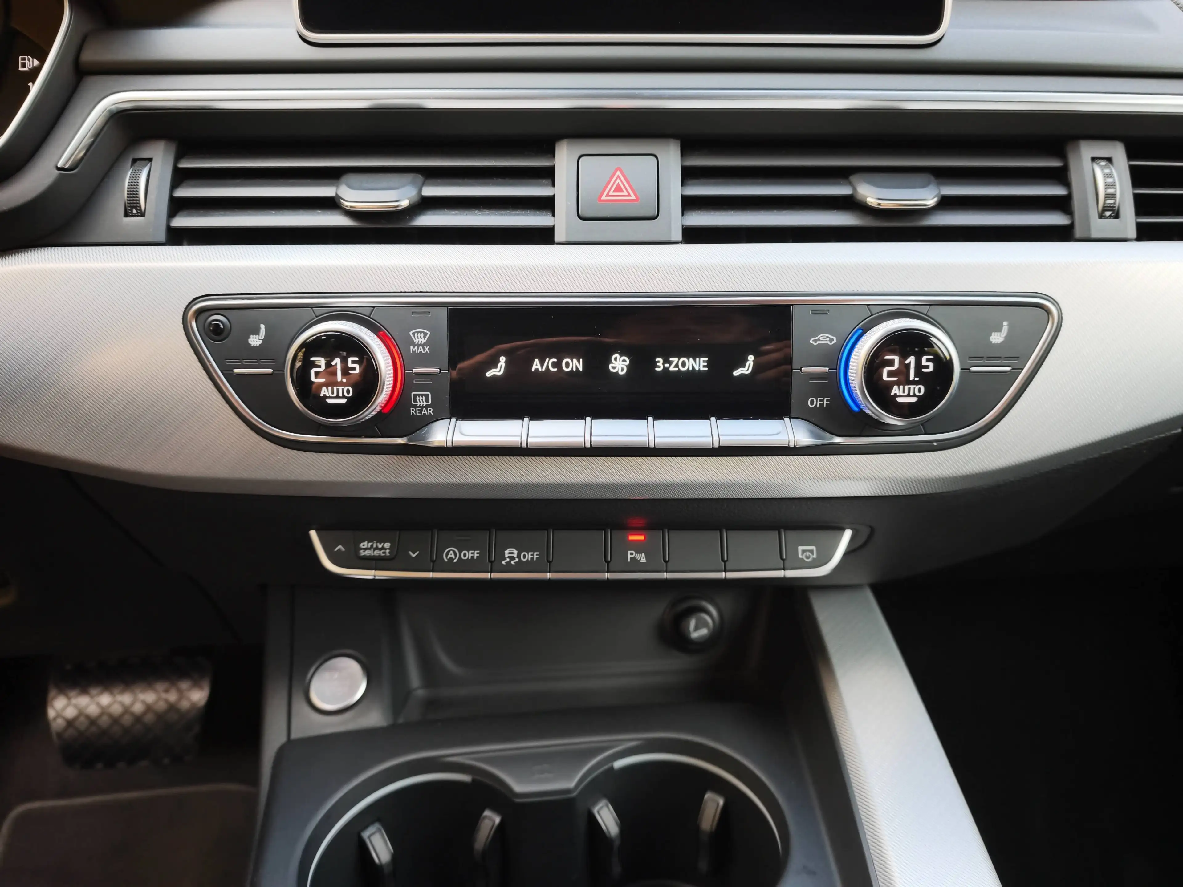 Audi A4 Avant 2.0 TDI*190PS*S tronic*S line*Virtual*Kamera*Side Assist — photo 11