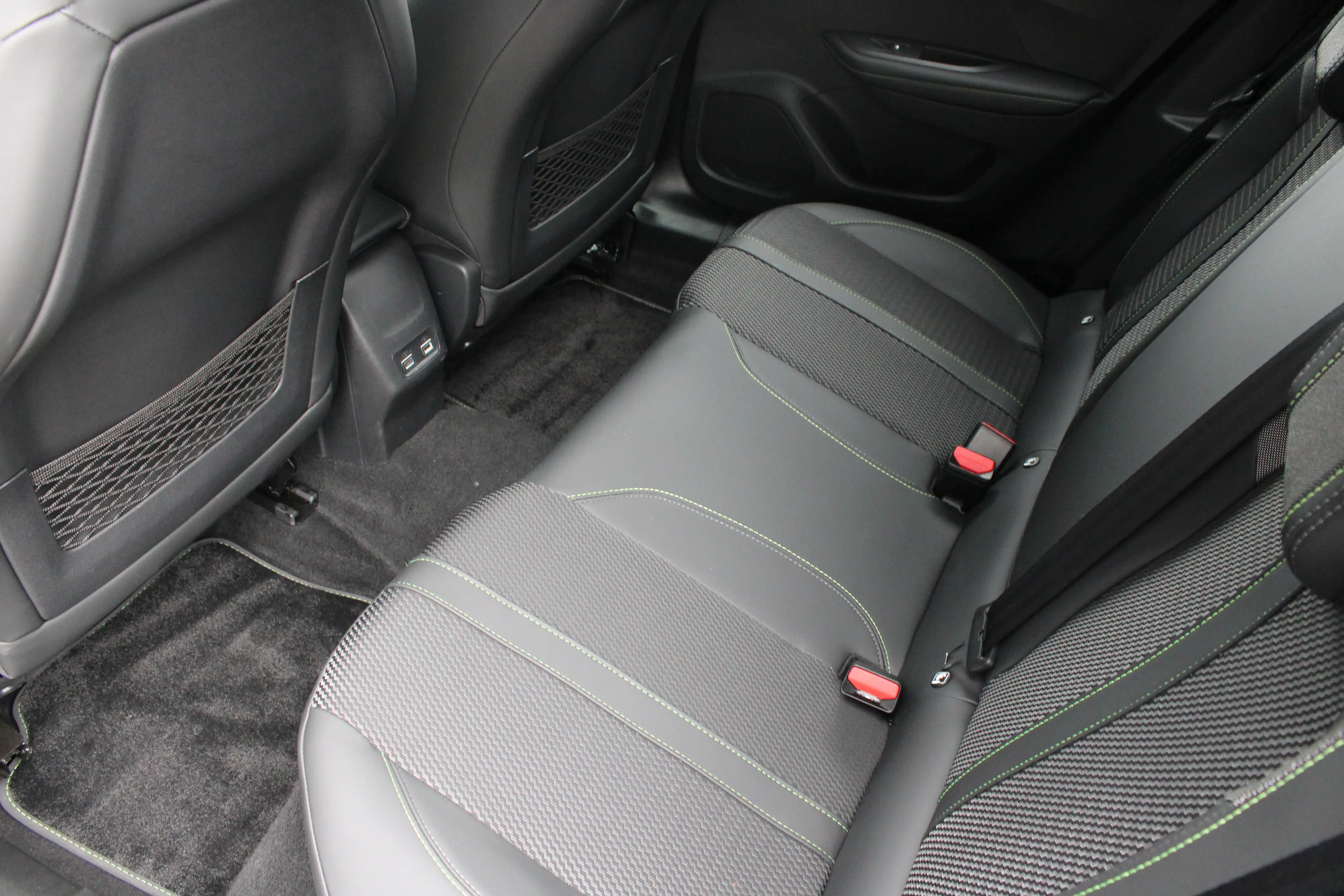 Peugeot e-2008 EV GT Avantage 54 kWh | SOH 98% | 12.500km | NL au — photo 11