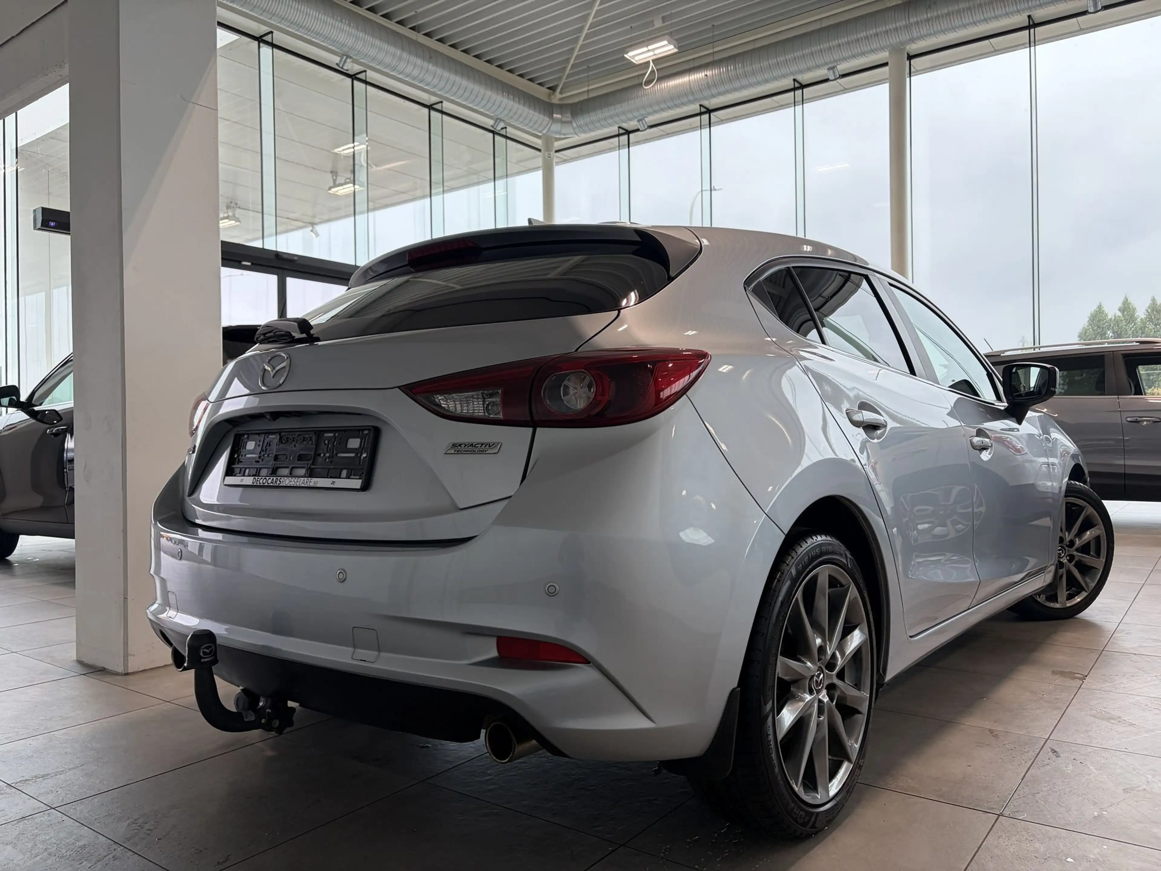 Mazda 3 Automaat / Apple Carplay - Android Auto / Camera / Zetel & Stuurverwarming / — photo 10