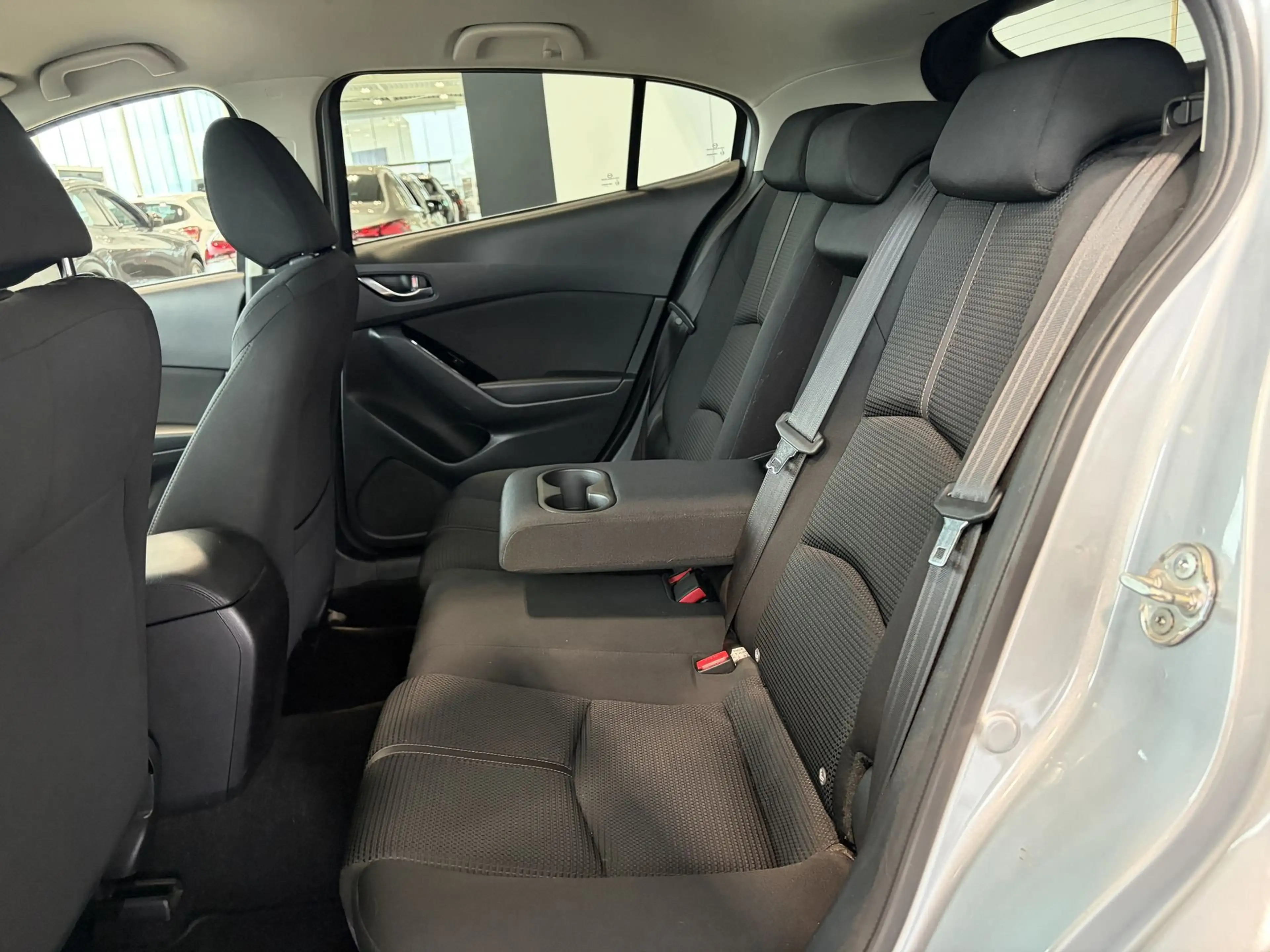 Mazda 3 Automaat / Apple Carplay - Android Auto / Camera / Zetel & Stuurverwarming / — photo 14